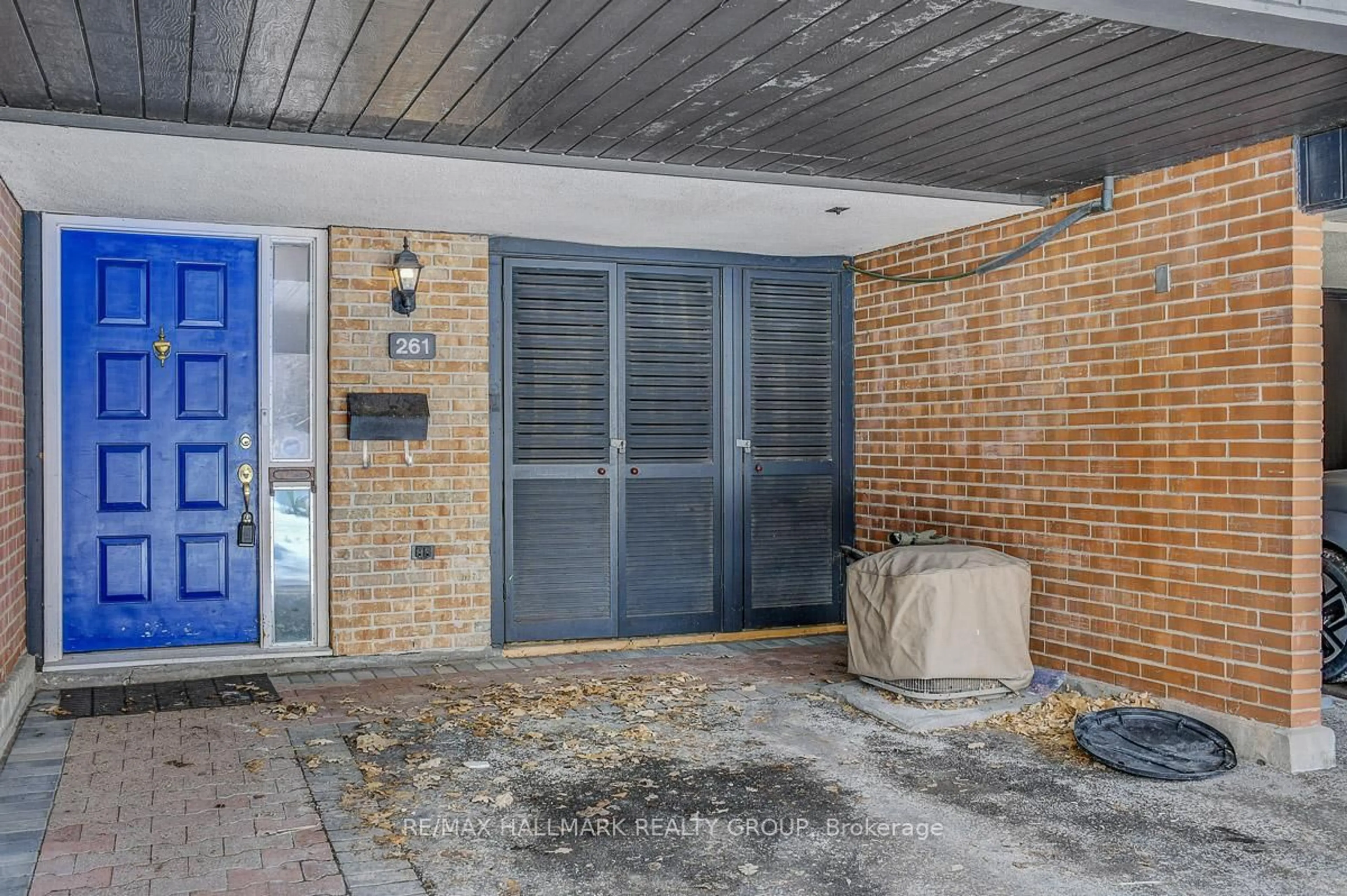 Unknown for 261 Bruyere St, Ottawa Ontario K1N 5E5