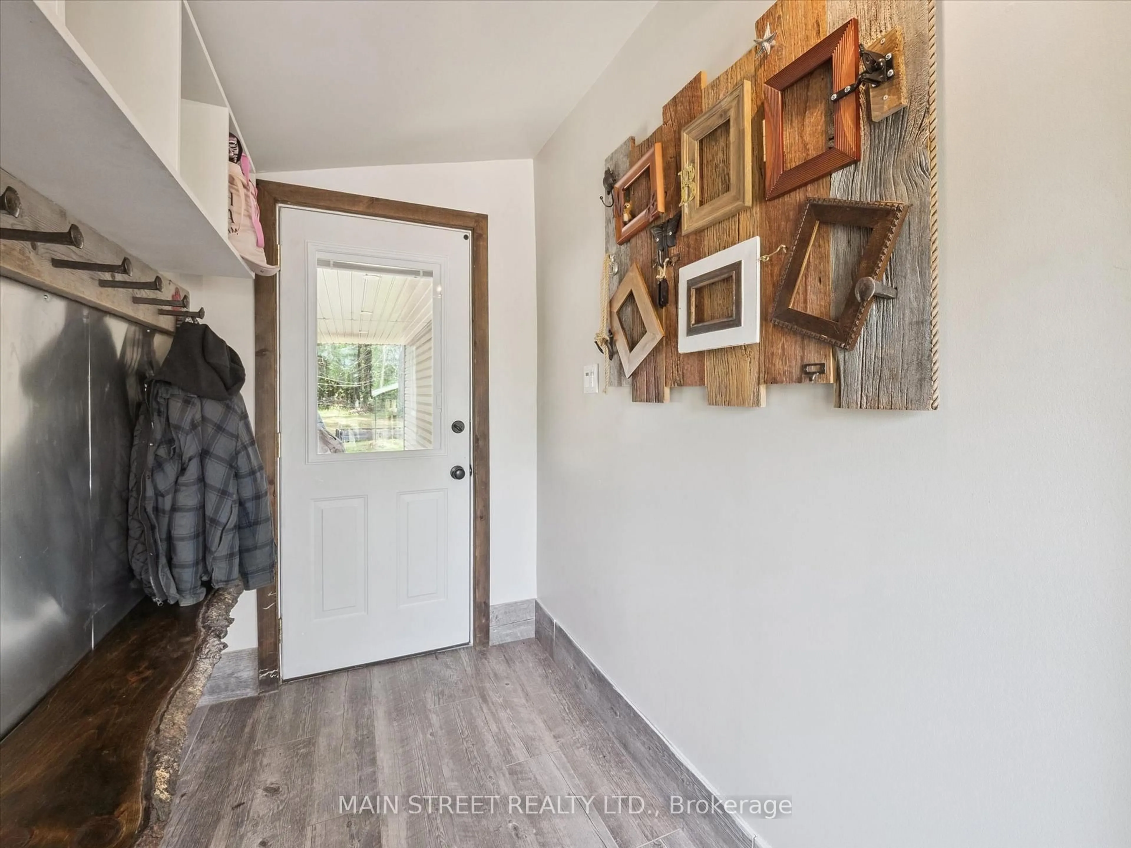 Indoor entryway for 1183 South Morrison Lake Rd, Gravenhurst Ontario P0E 1G0