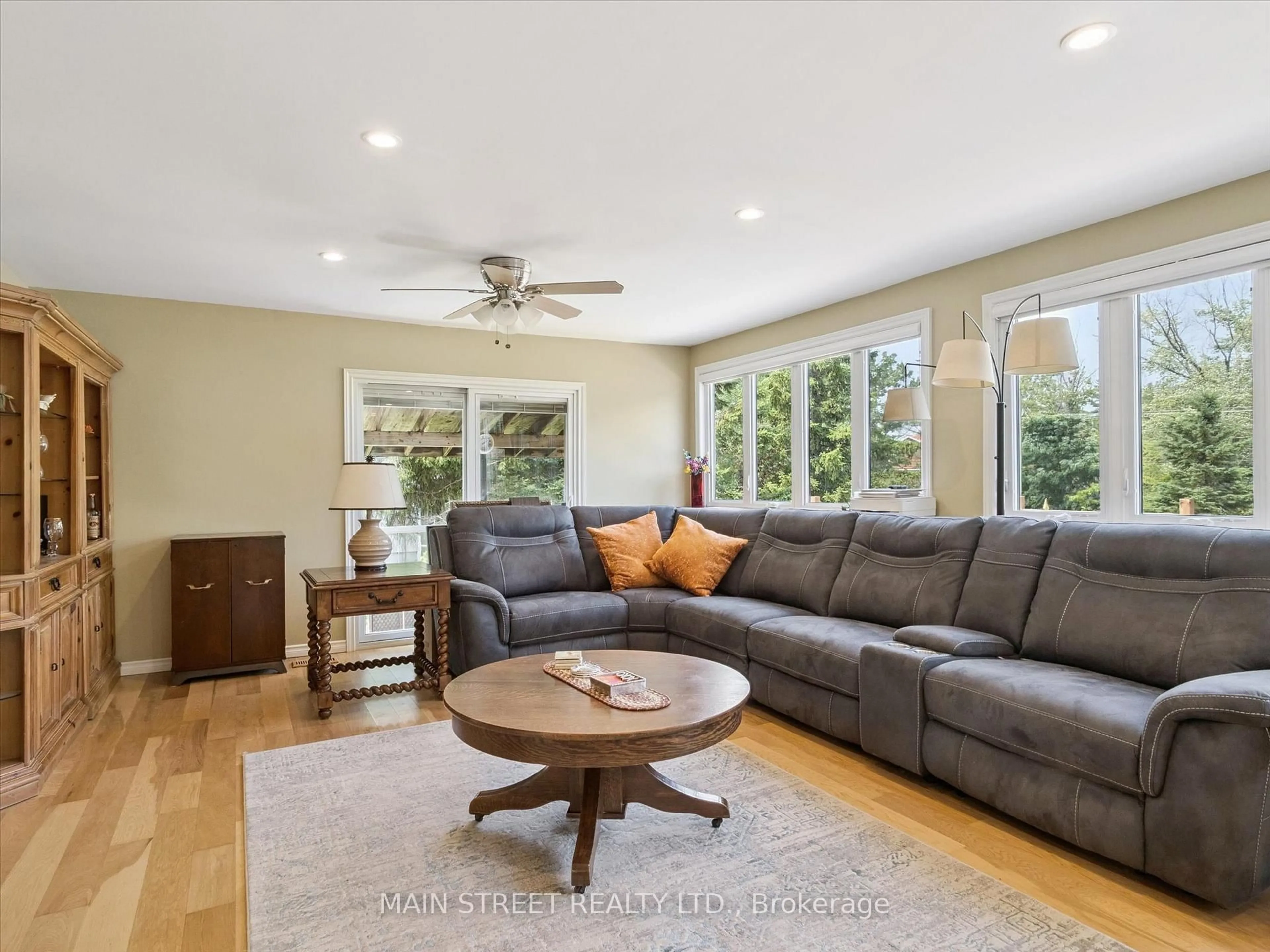 Living room with furniture, unknown for 1183 South Morrison Lake Rd, Gravenhurst Ontario P0E 1G0