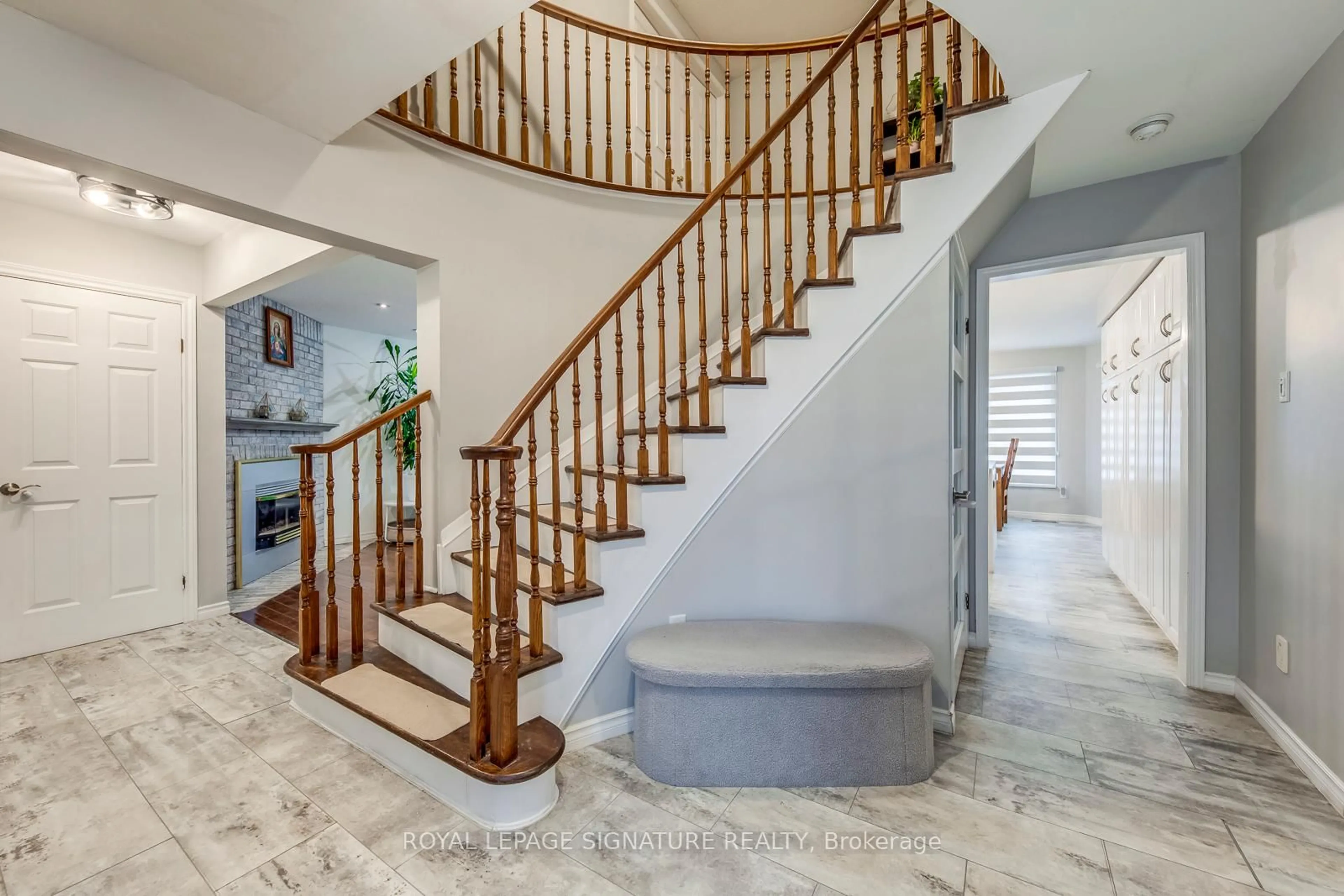 Unknown for 54 Randolf Crt, Hamilton Ontario L8W 2Z8