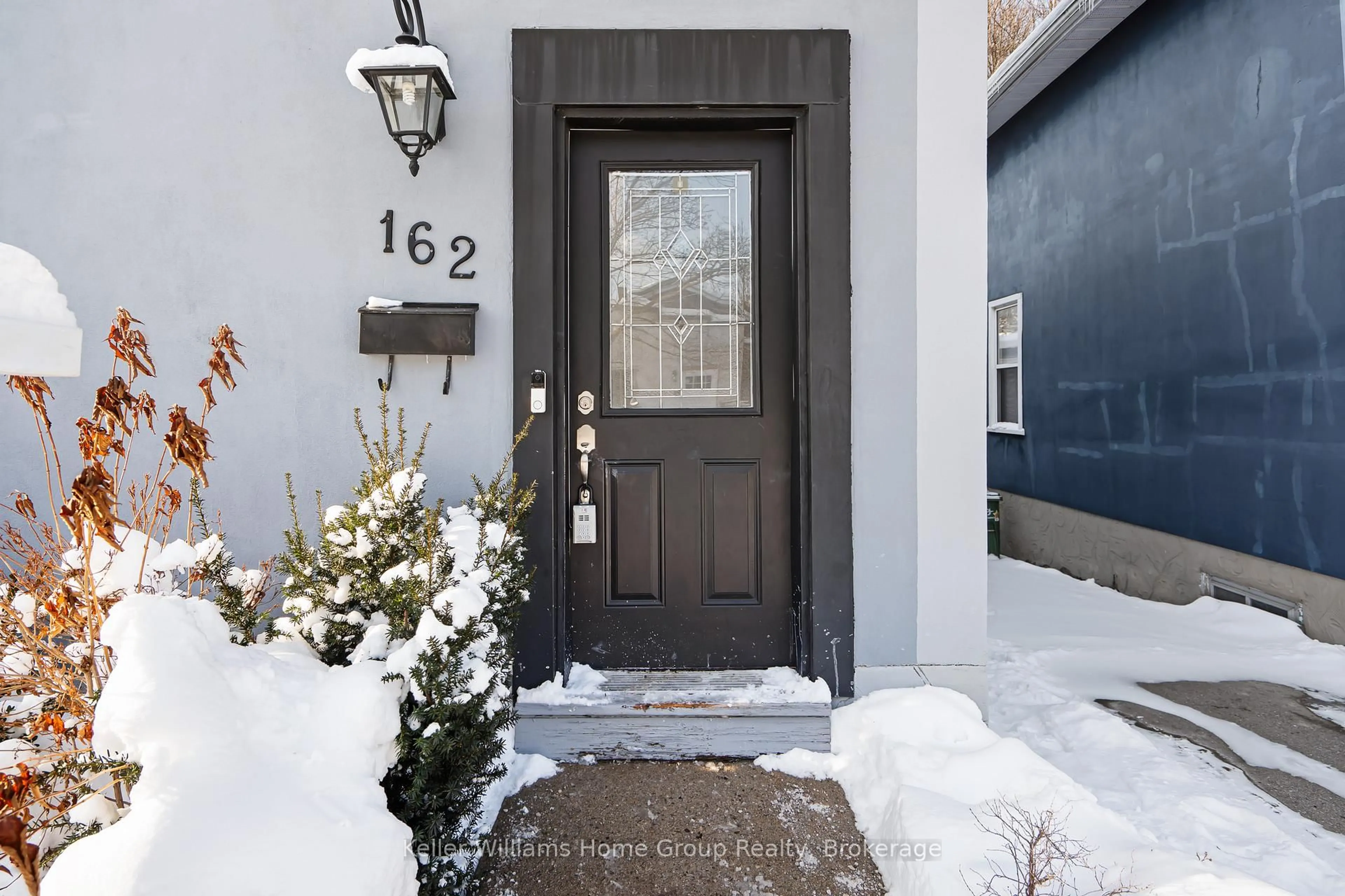 Indoor entryway for 162 Alice St, Guelph Ontario N1E 3A1