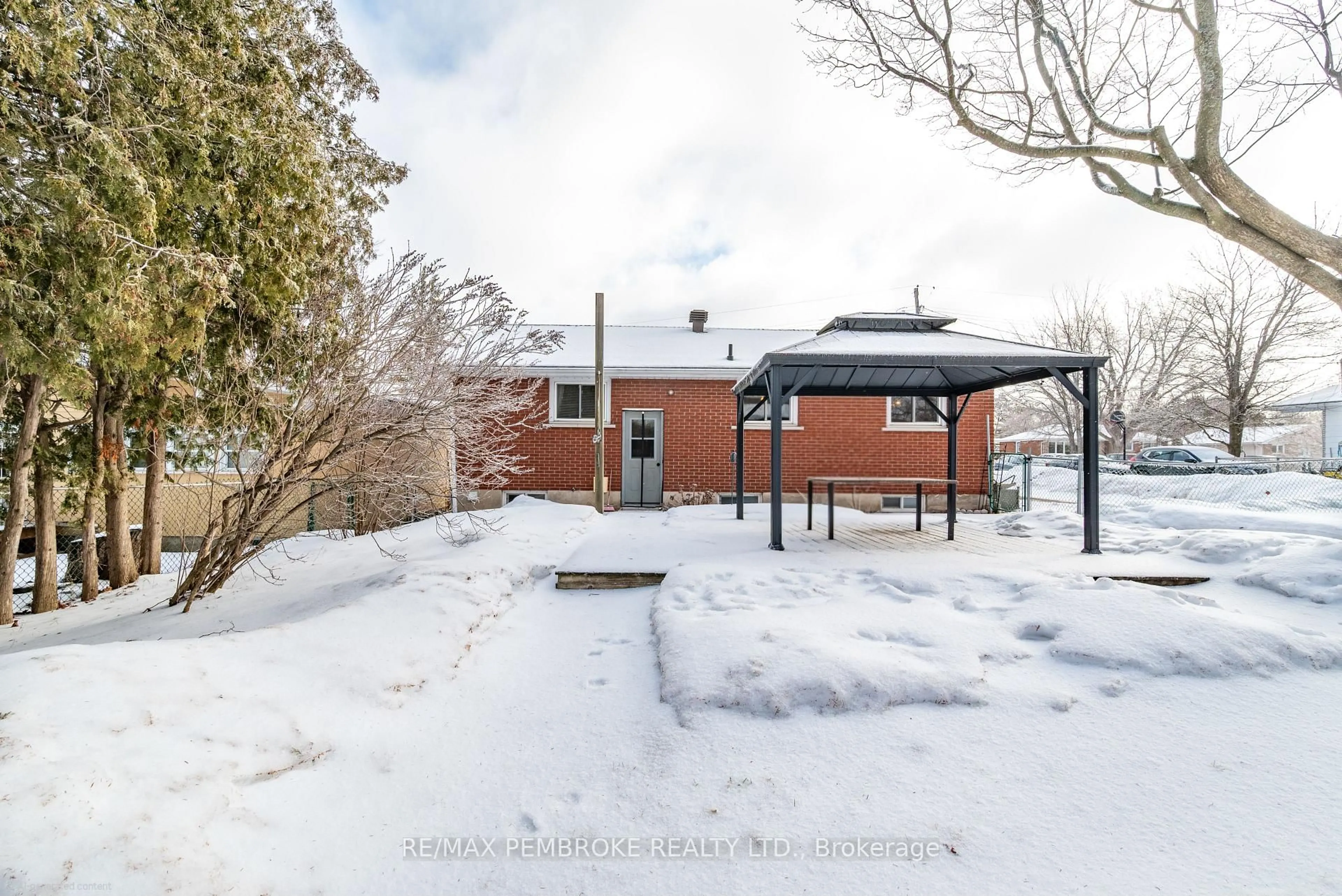 A pic from outside/outdoor area/front of a property/back of a property/a pic from drone, street for 59 Mary St, Petawawa Ontario K8H 1S2