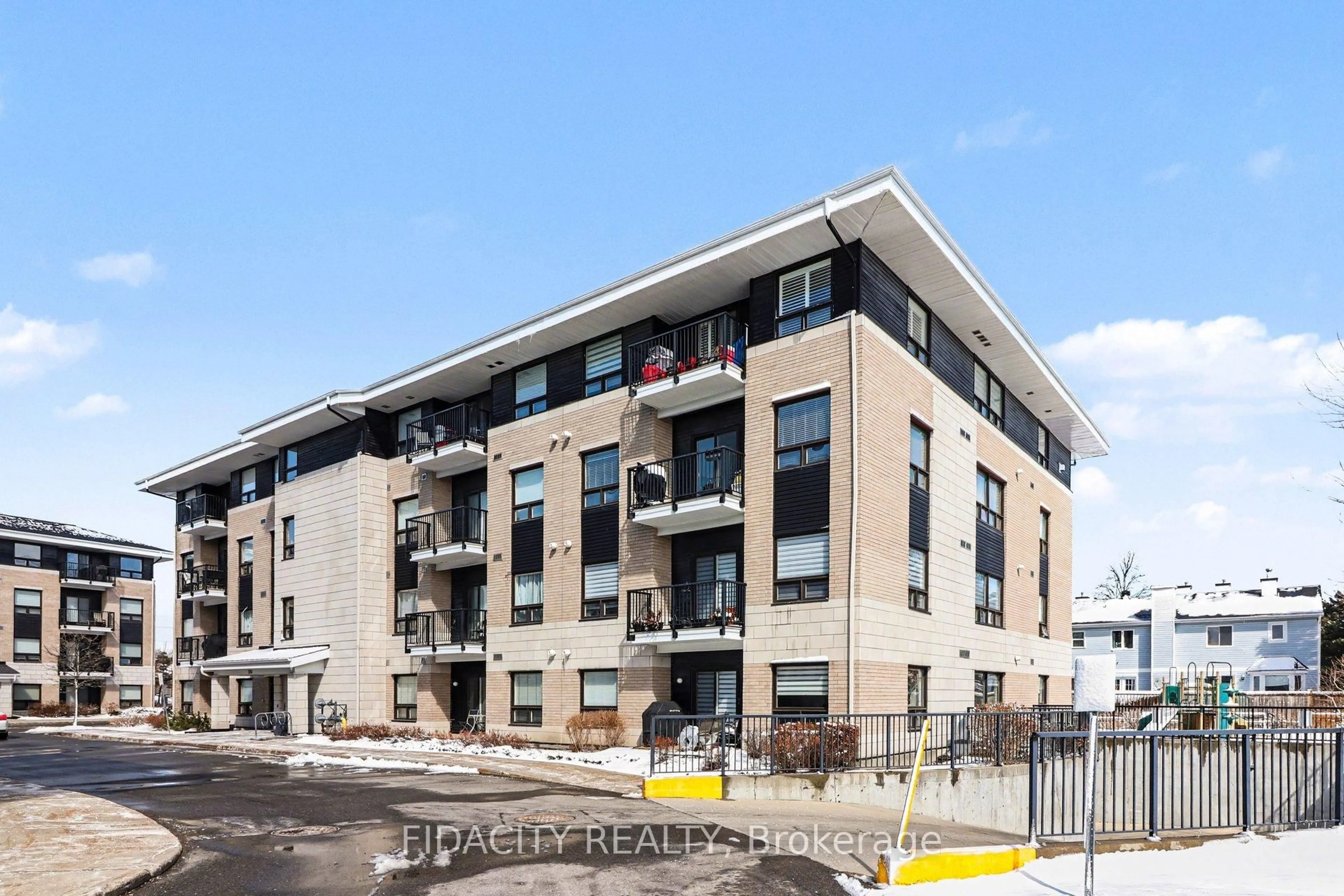 A pic from outside/outdoor area/front of a property/back of a property/a pic from drone, building for 225 Winterfell Private #302, Ottawa Ontario K1G 4J1