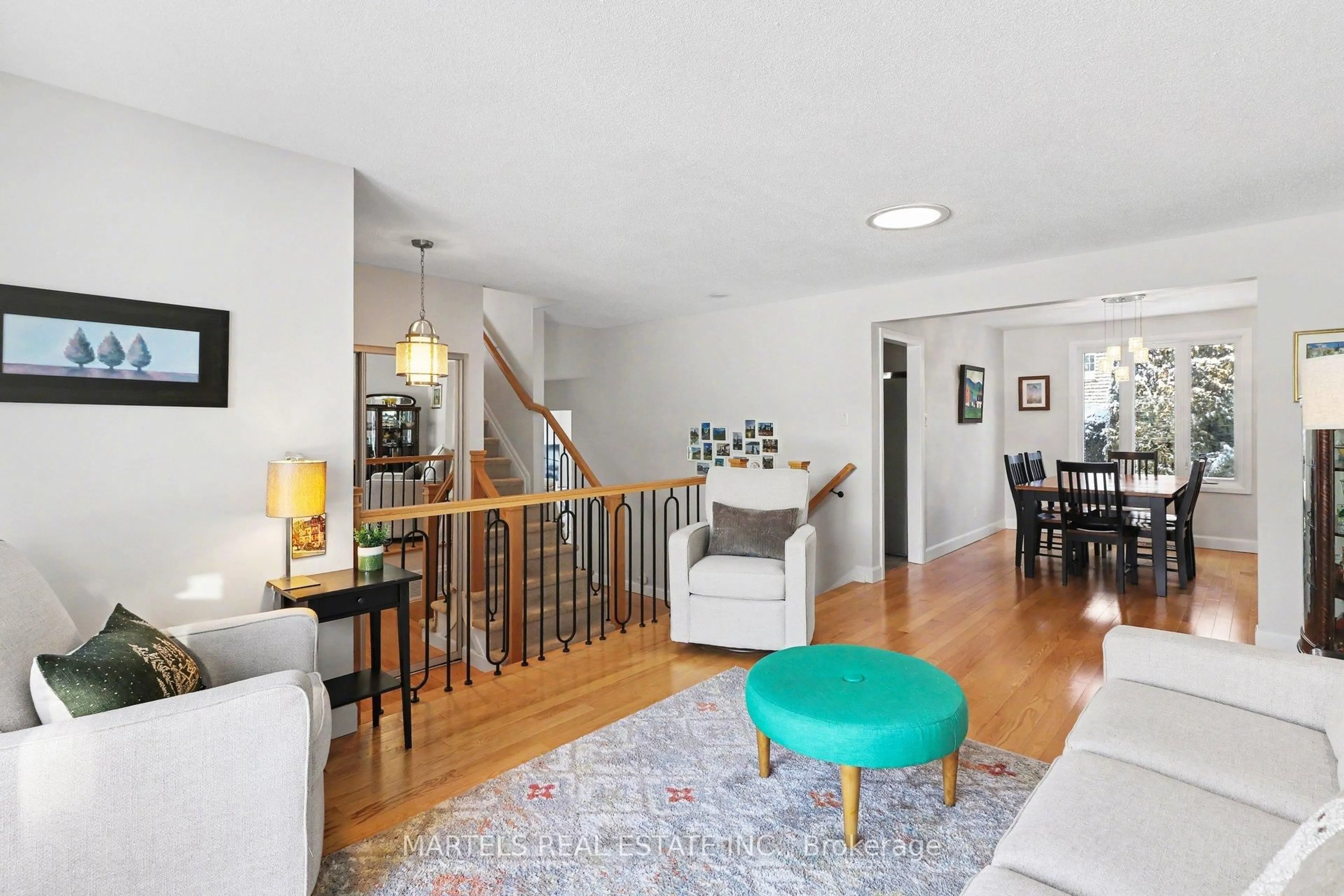 Living room with furniture, unknown for 1149 Beaujolais Cres, Ottawa Ontario K1C 2H5