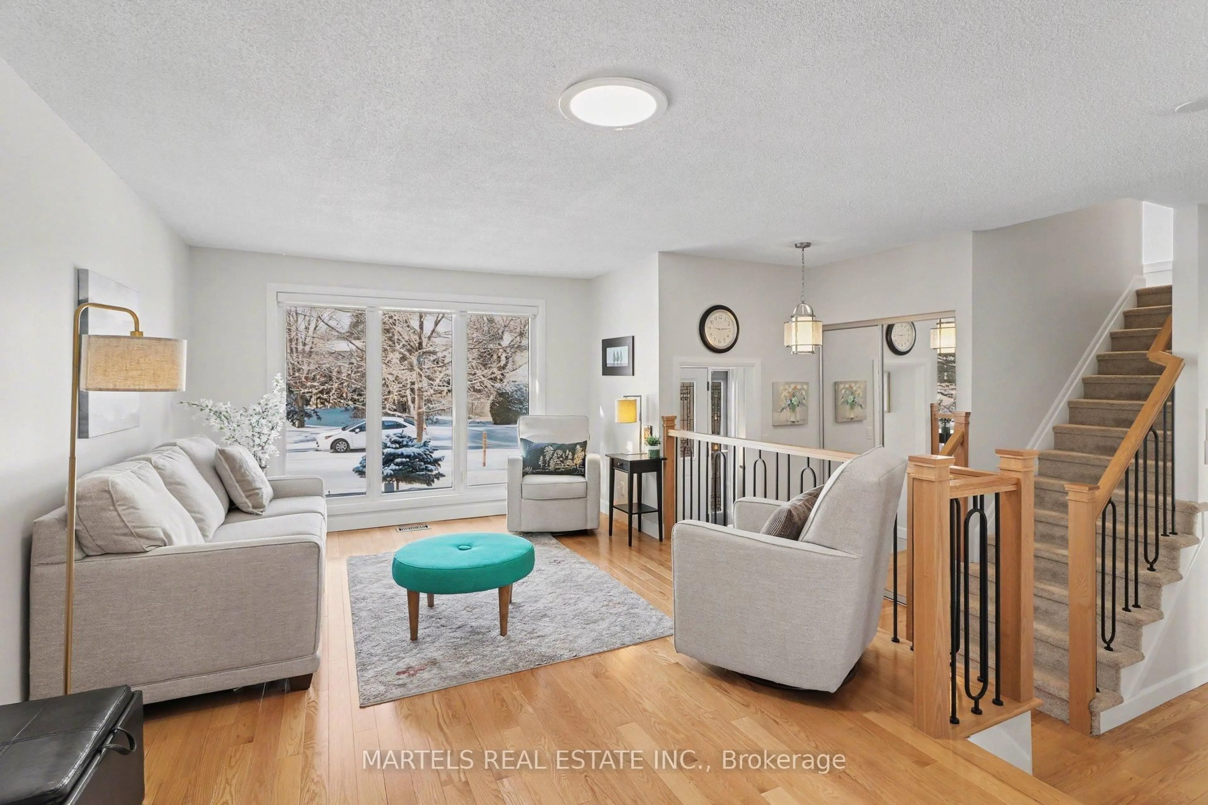 Living room with furniture, unknown for 1149 Beaujolais Cres, Ottawa Ontario K1C 2H5