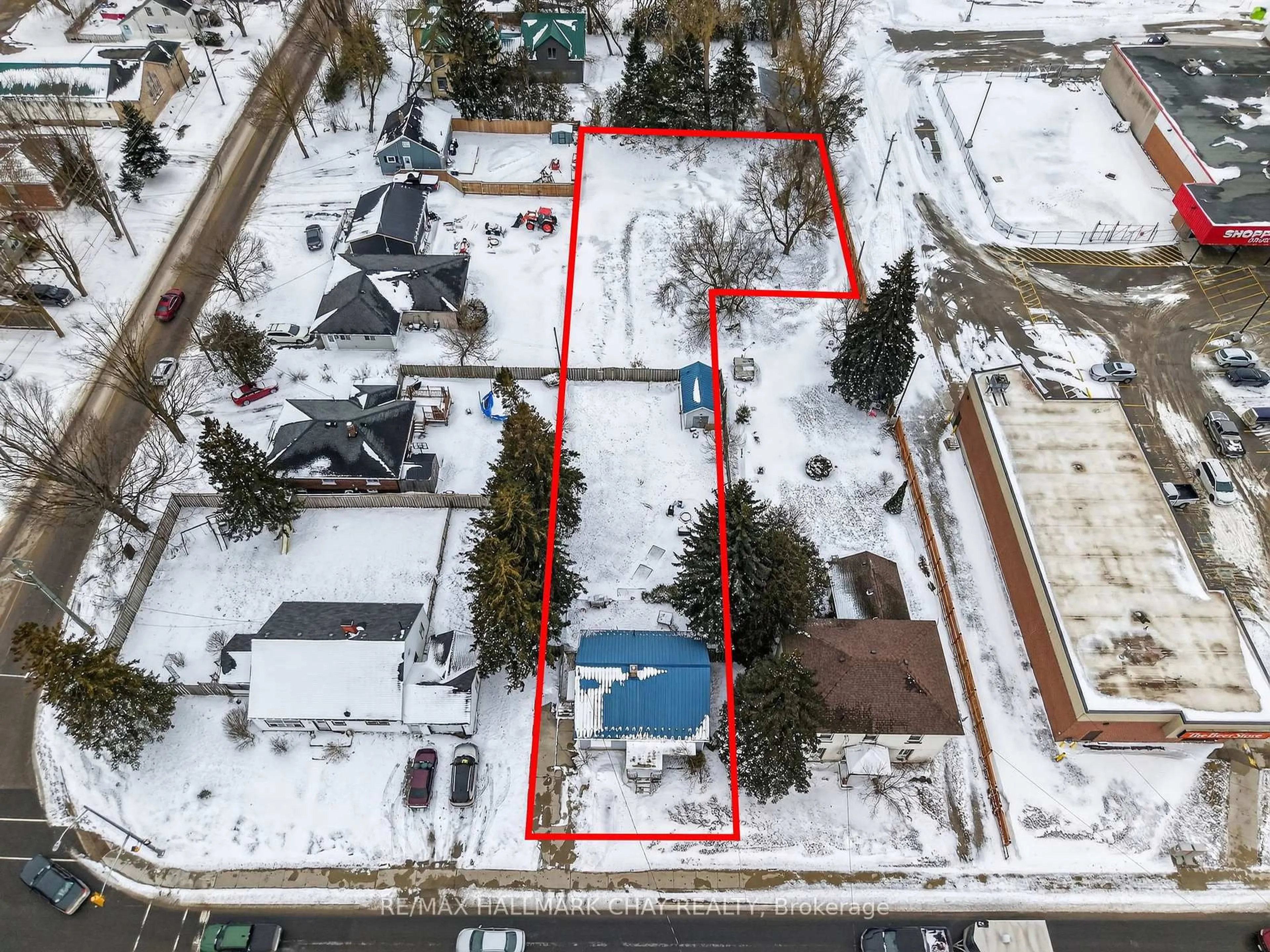 A pic from outside/outdoor area/front of a property/back of a property/a pic from drone, street for 415 Main St, Wellington North Ontario N0G 2L1