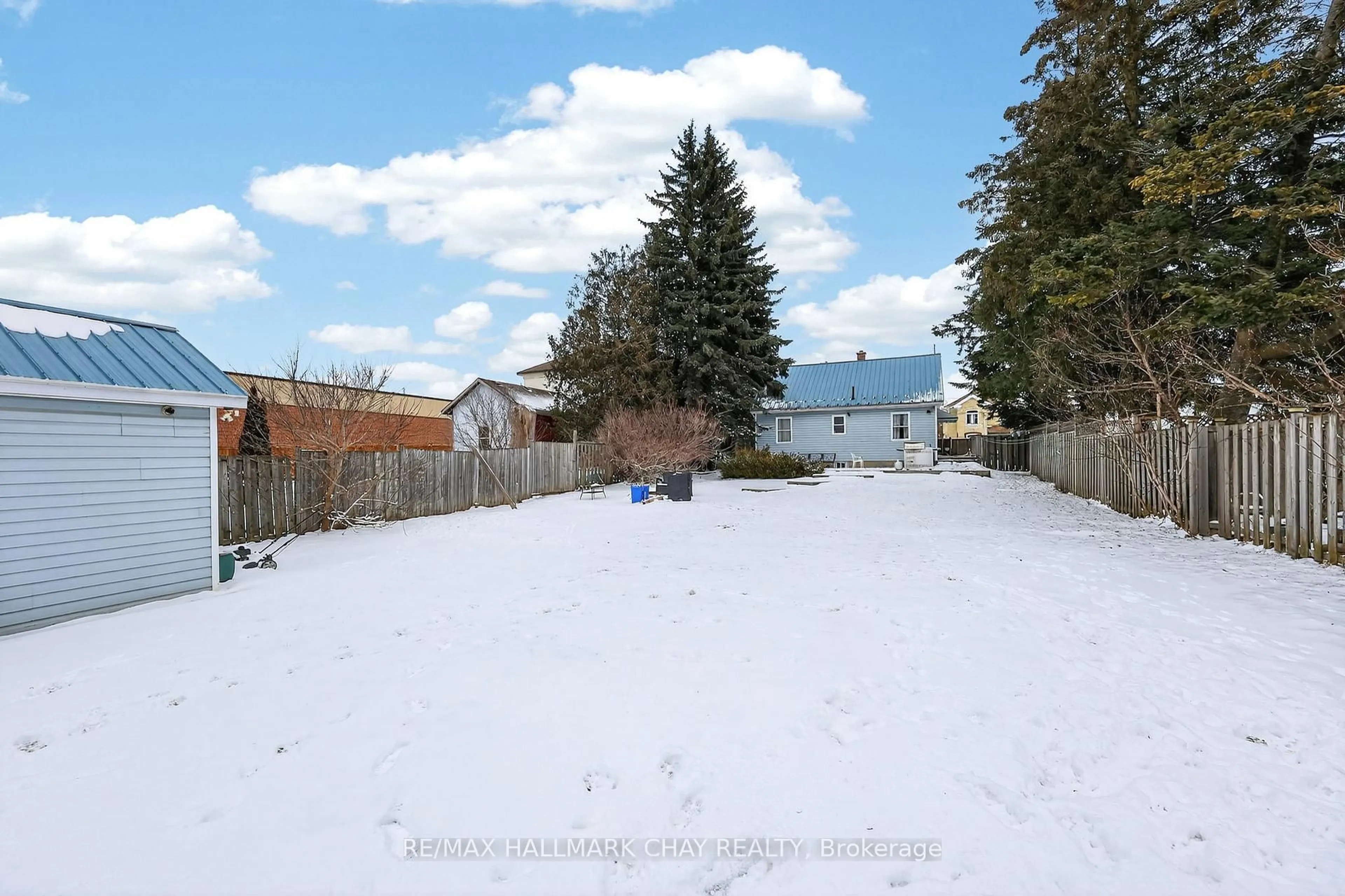 A pic from outside/outdoor area/front of a property/back of a property/a pic from drone, mountain view for 415 Main St, Wellington North Ontario N0G 2L1