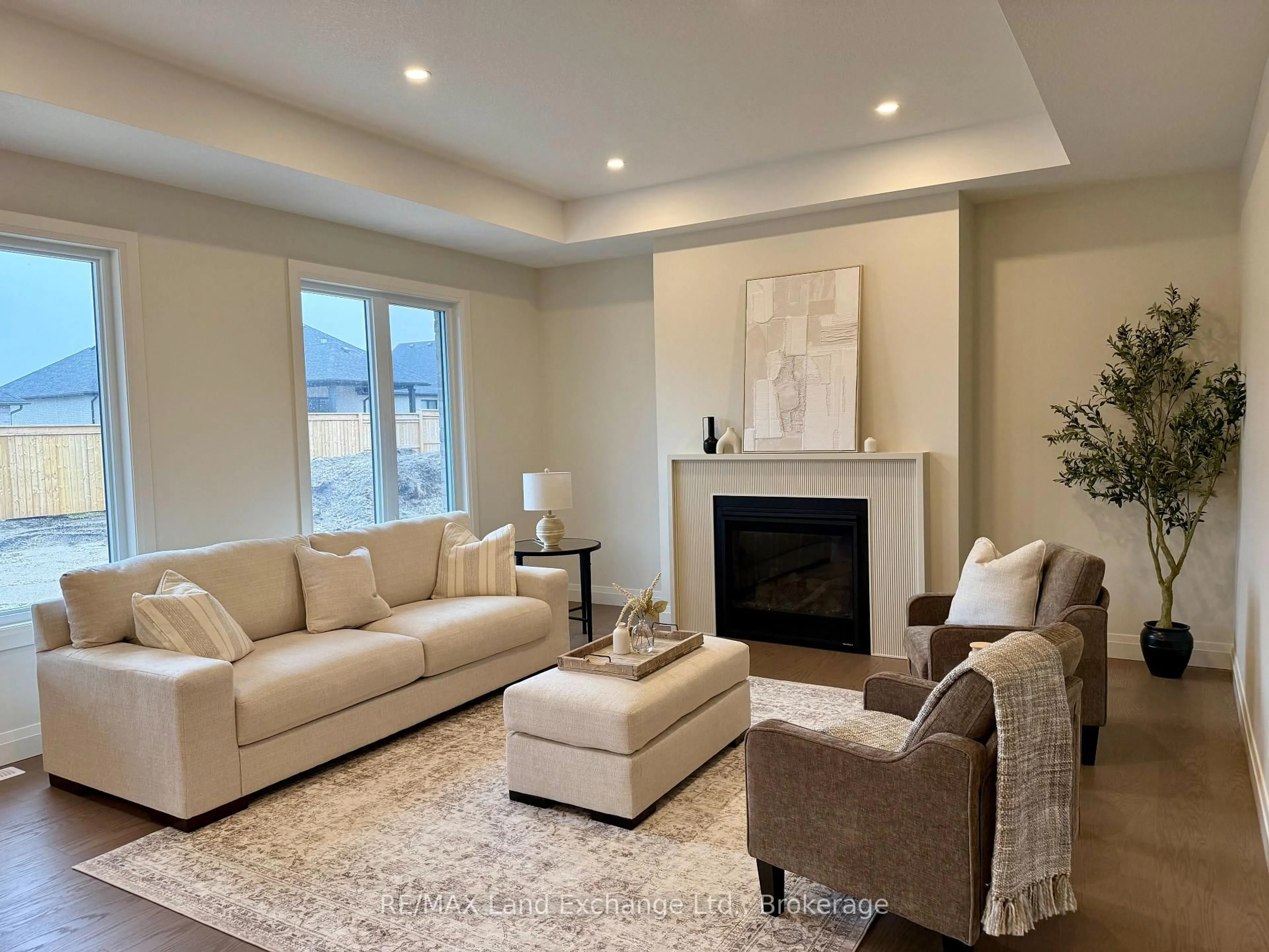 Living room with furniture, unknown for 964 Bogdanovic Way, Huron-Kinloss Ontario N2Z 0H4