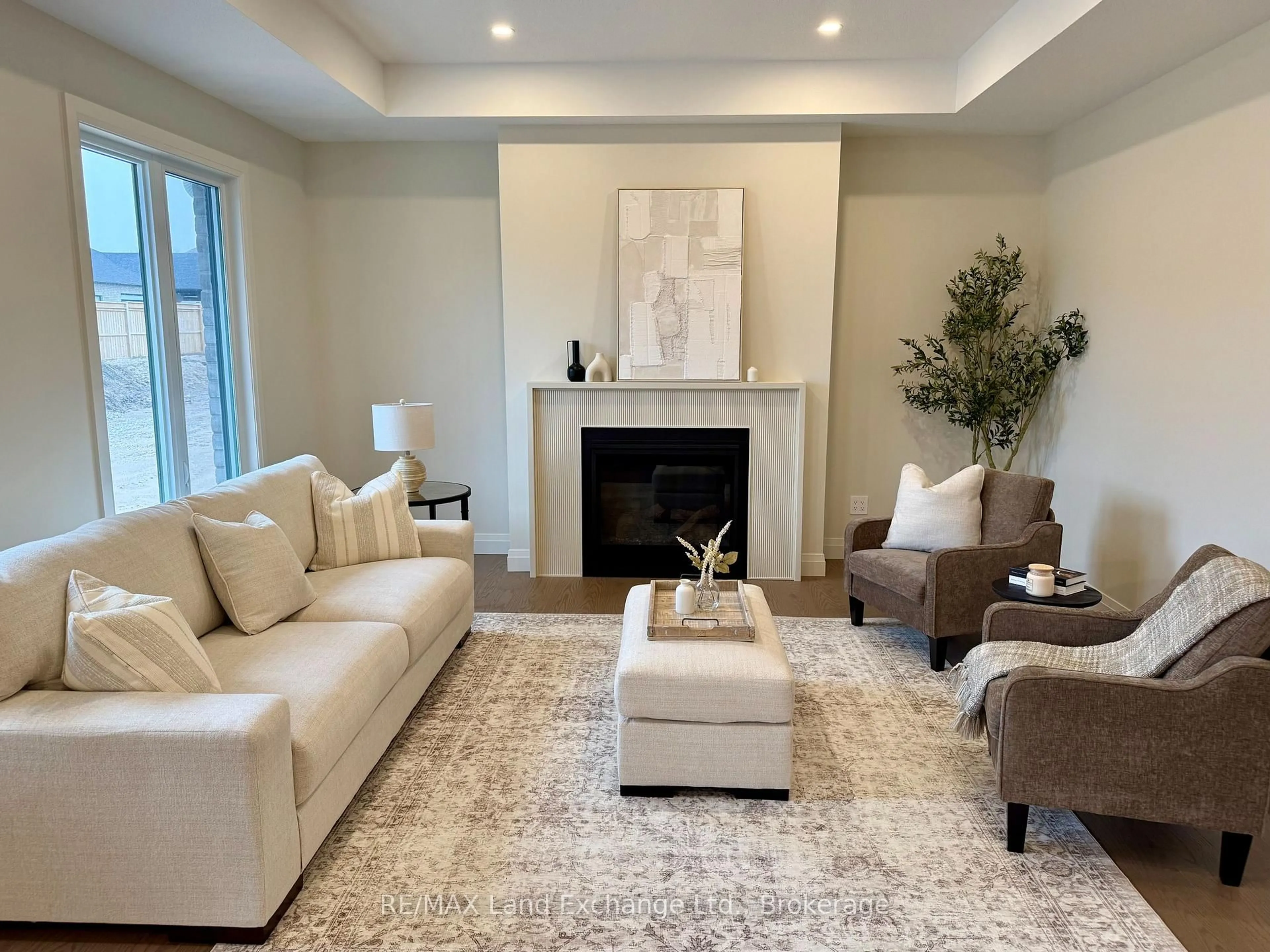 Living room with furniture, unknown for 964 Bogdanovic Way, Huron-Kinloss Ontario N2Z 0H4