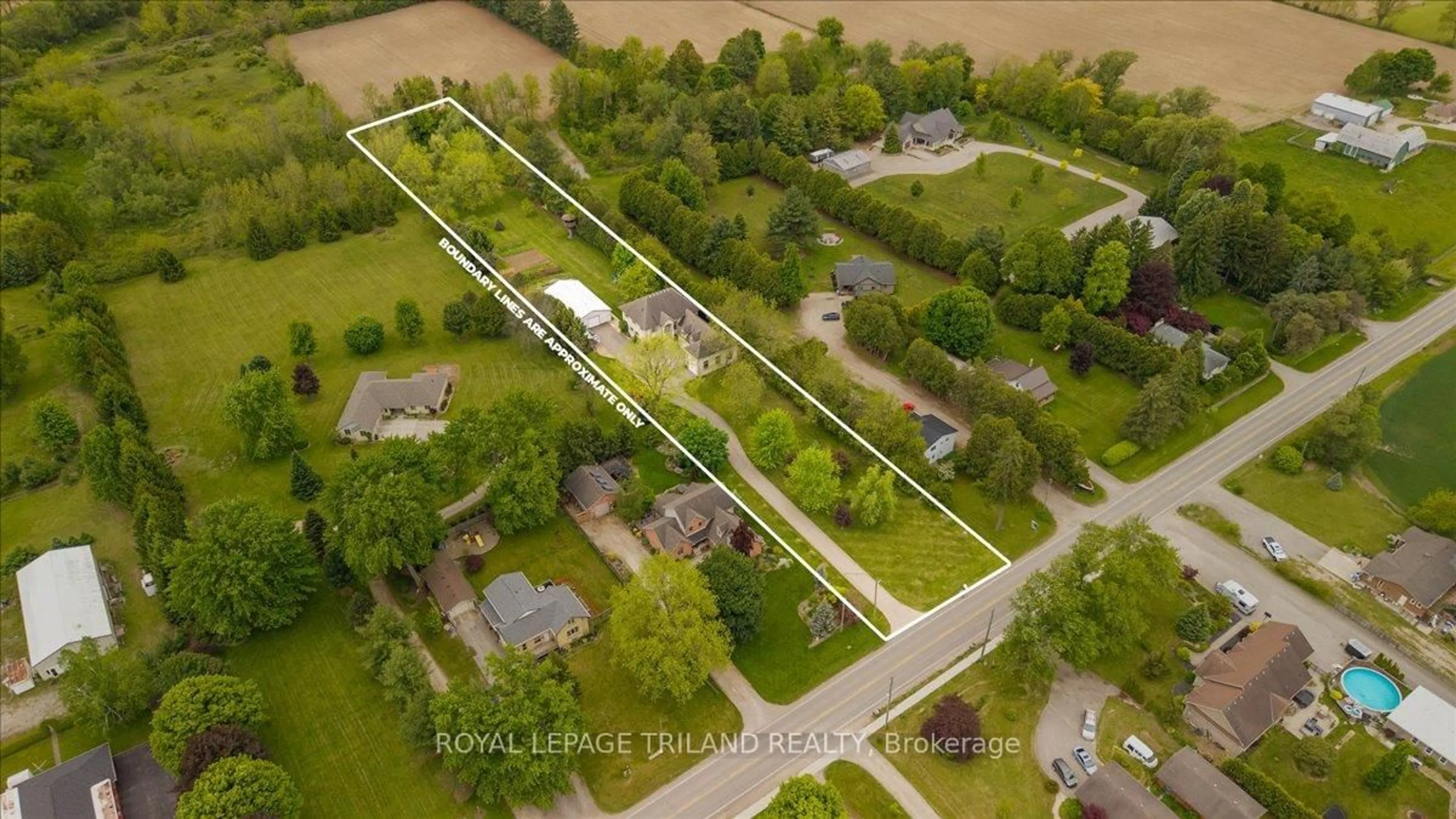 A pic from outside/outdoor area/front of a property/back of a property/a pic from drone, street for 3115 Napperton Dr, Adelaide Metcalfe Ontario N7G 3H8