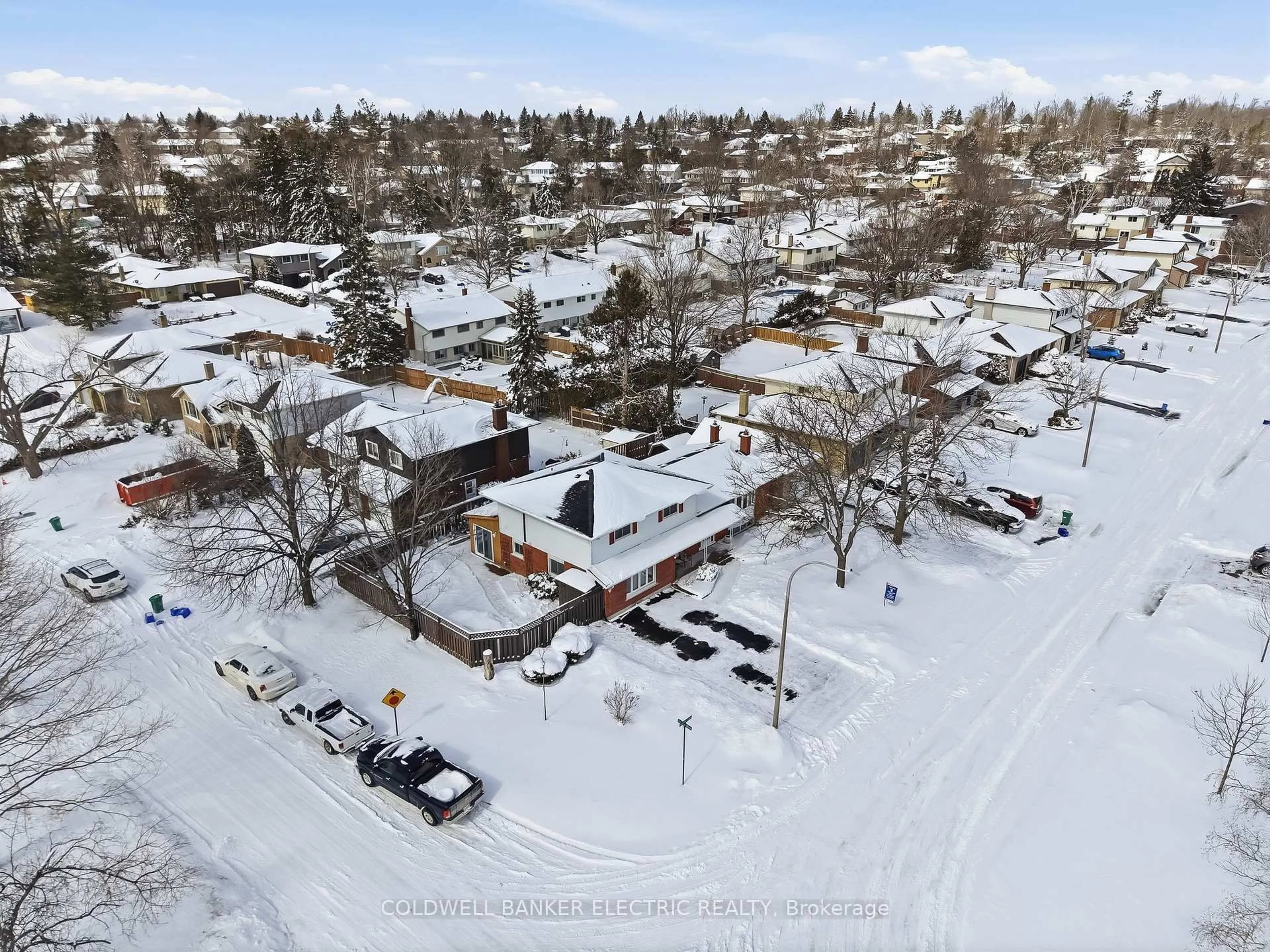 A pic from outside/outdoor area/front of a property/back of a property/a pic from drone, street for 1341 Heather Lane, Peterborough Ontario K9J 7N1