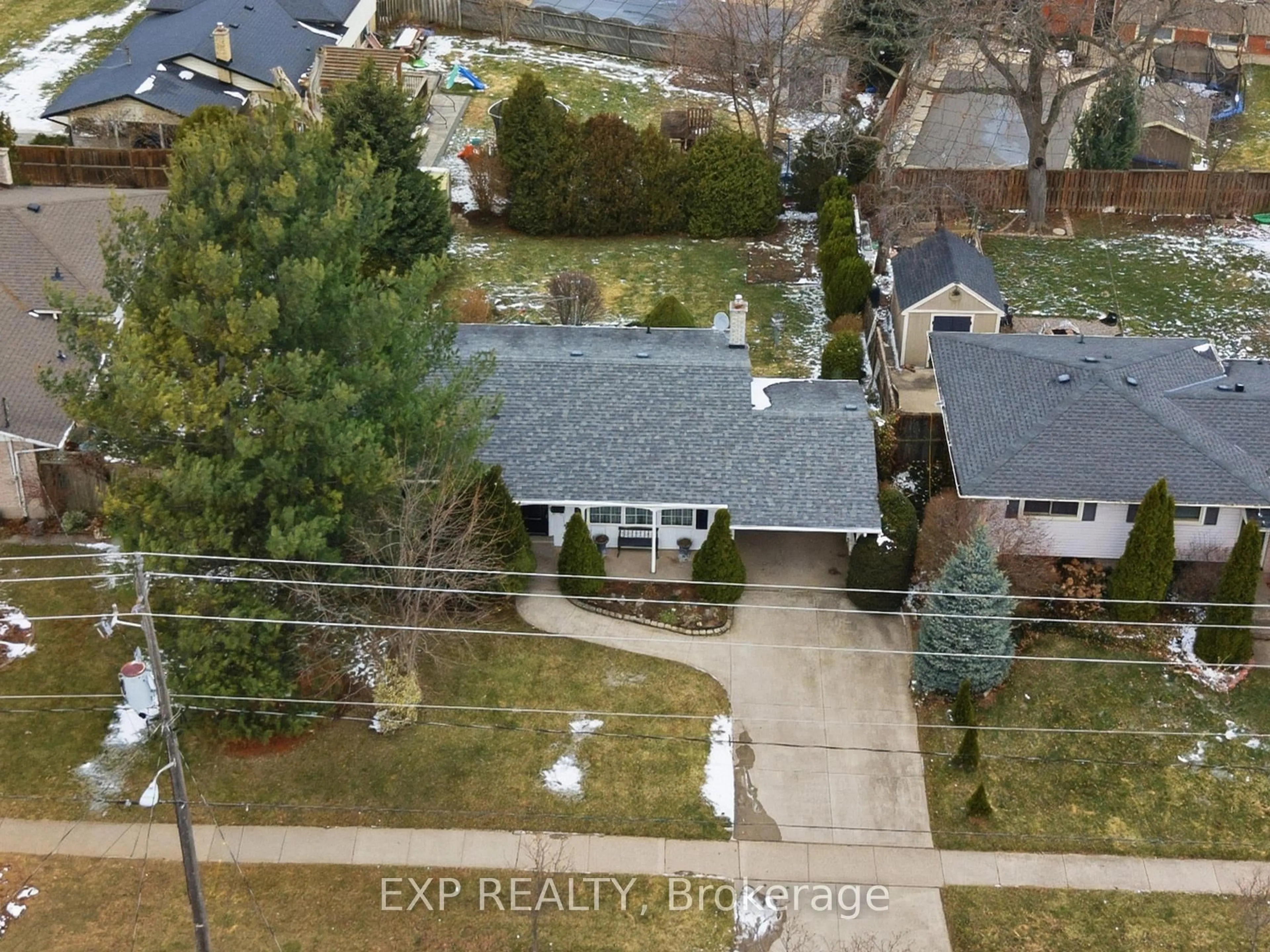 A pic from outside/outdoor area/front of a property/back of a property/a pic from drone, city buildings view from balcony for 189 Parnell Rd, St. Catharines Ontario L2M 1W3
