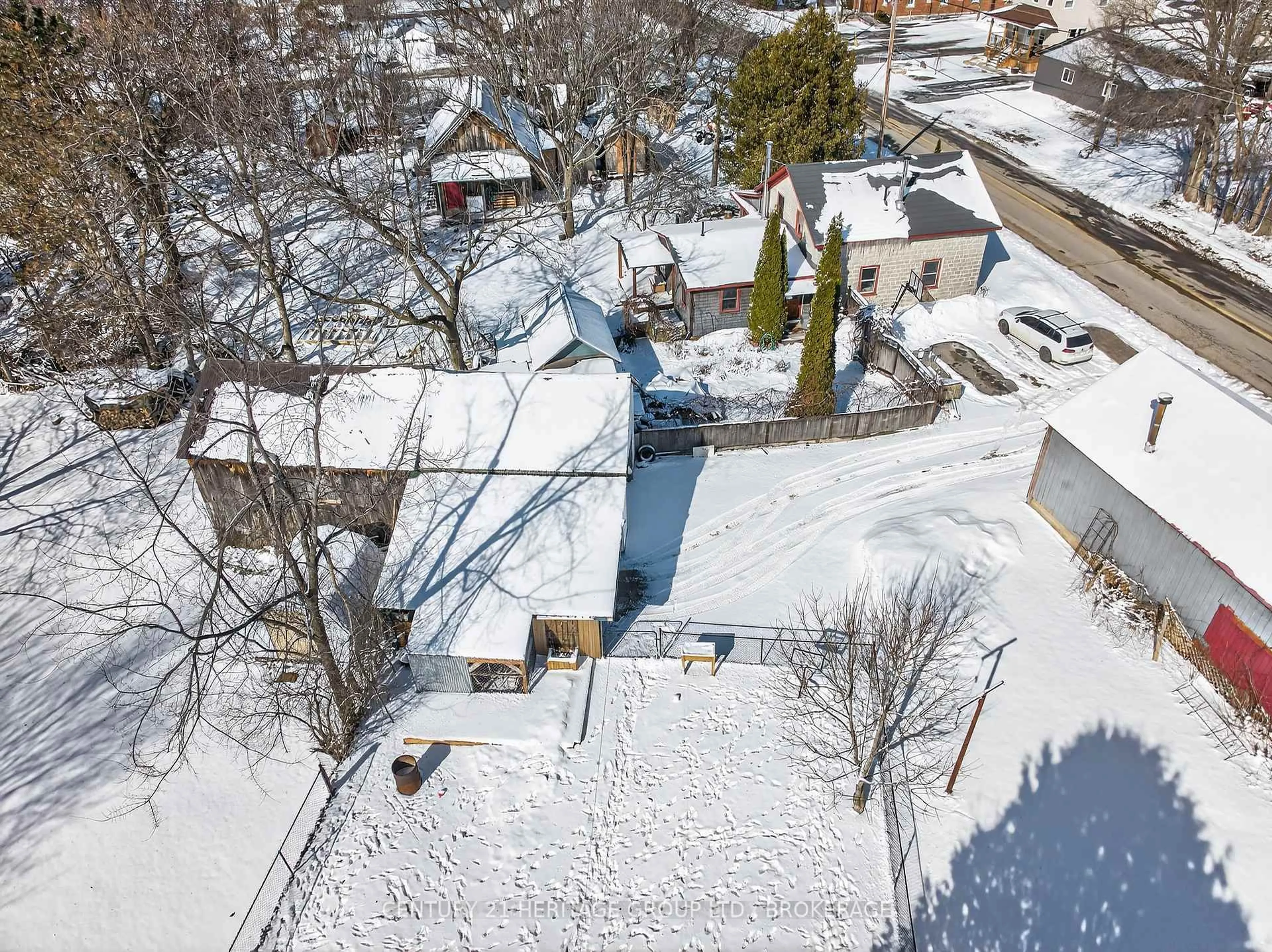 A pic from outside/outdoor area/front of a property/back of a property/a pic from drone, street for 4089 Perth Rd, Frontenac Ontario K0X 1X0