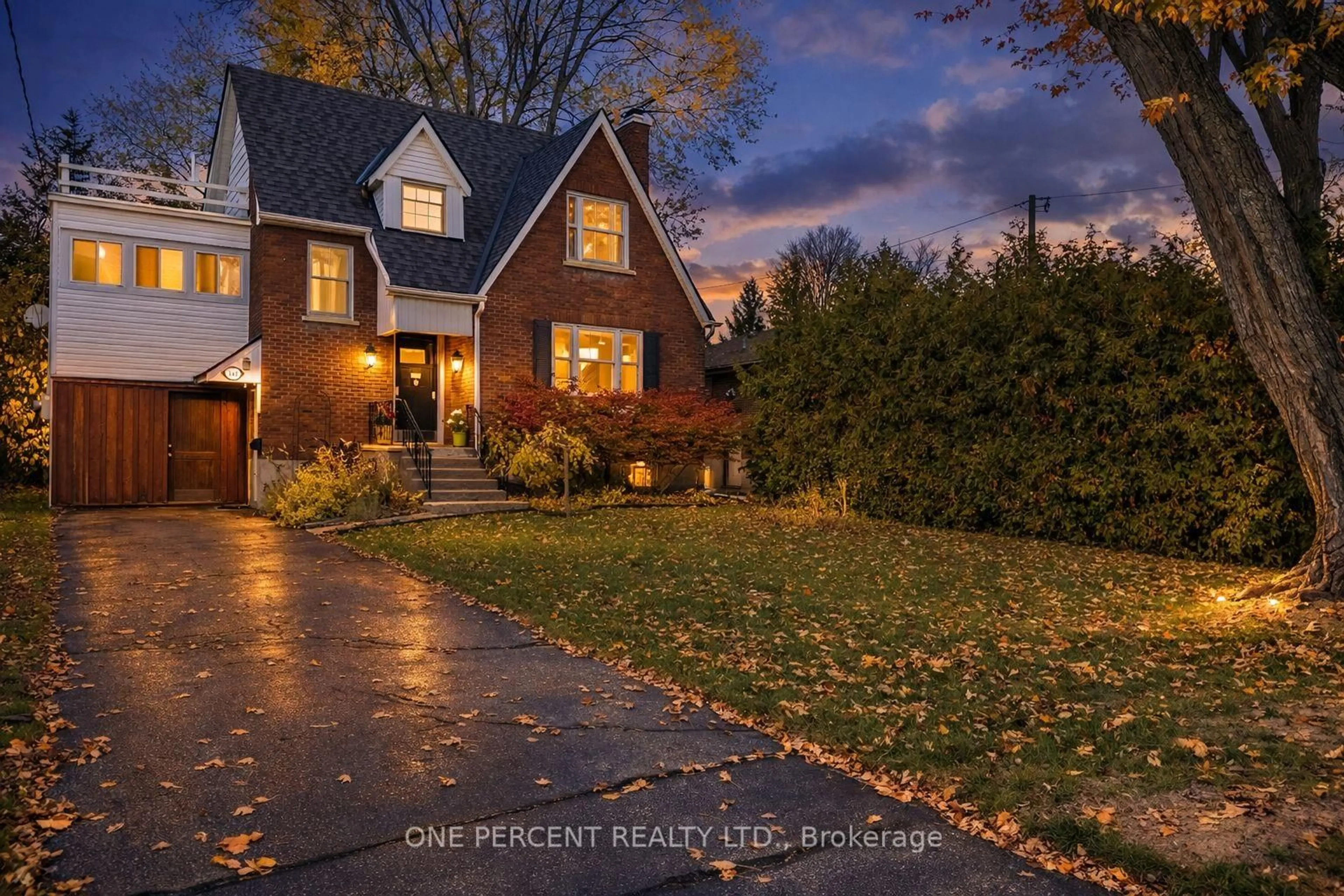 A pic from outside/outdoor area/front of a property/back of a property/a pic from drone, street for 340 BRIDGE St, Belleville Ontario K8N 1P6