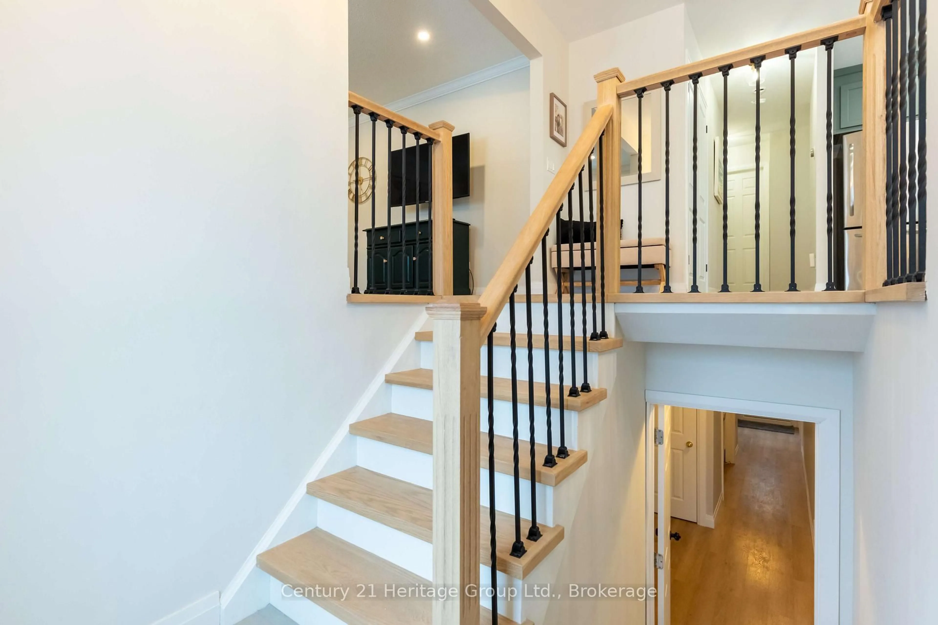 Stairs for 26 Rama Crt, Hamilton Ontario L8W 2B3