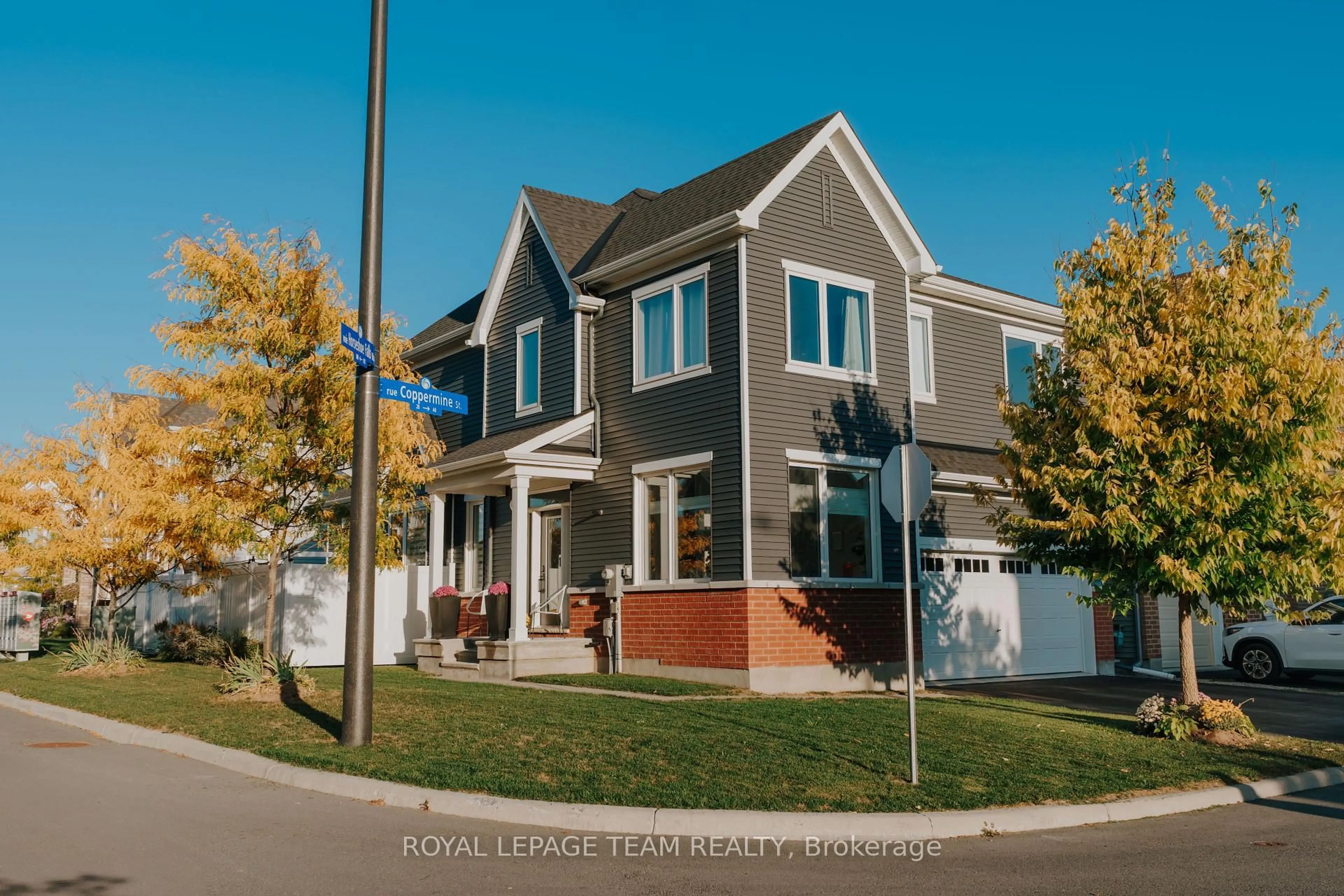 Home with vinyl exterior material, street for 21 Coppermine St, Ottawa Ontario K2J 6P5