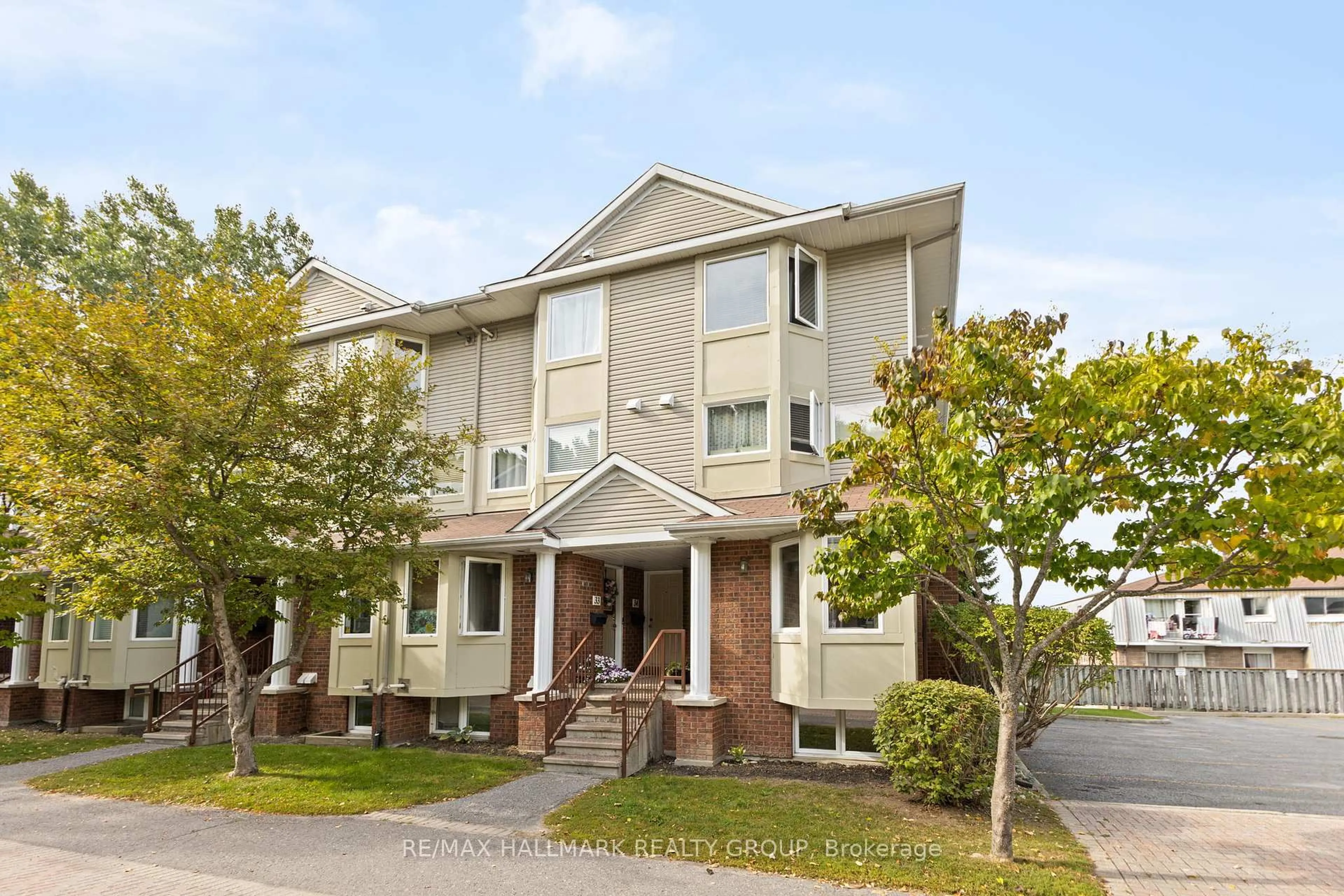 Home with vinyl exterior material, street for 1400 Wildberry Crt #35, Ottawa Ontario K1C 7K6