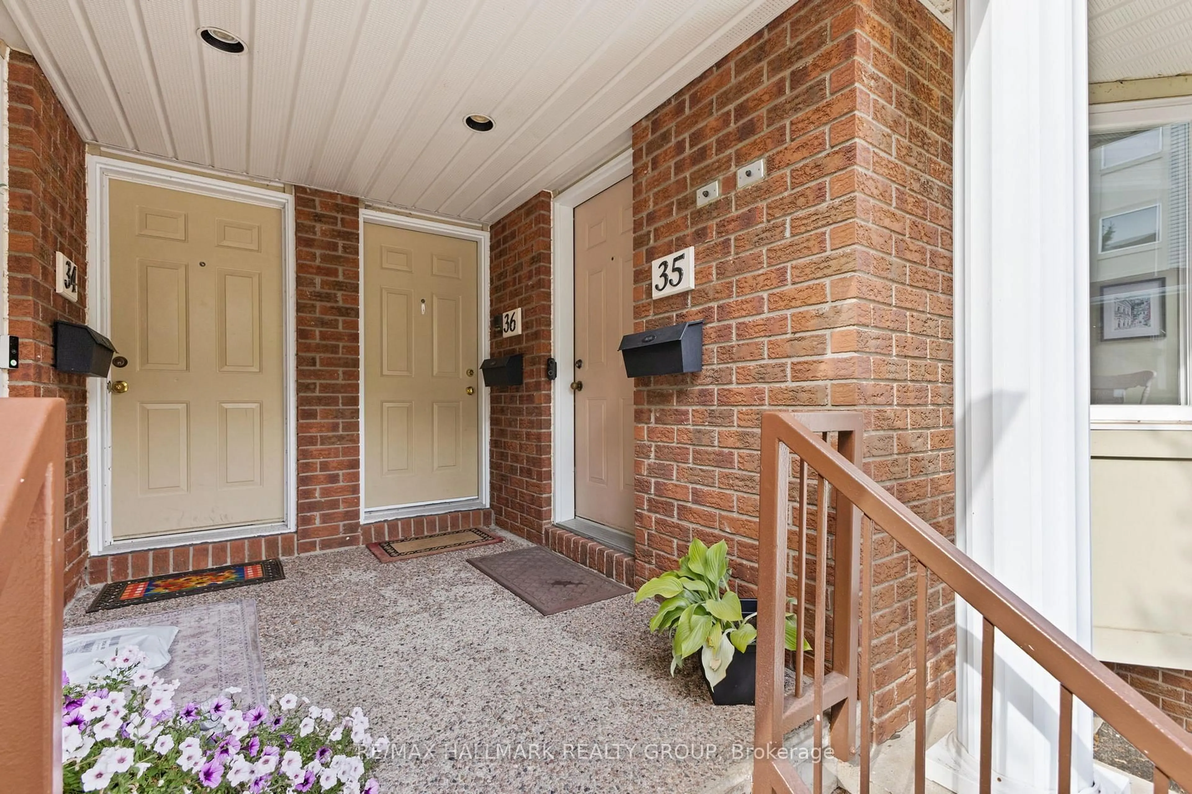 Indoor entryway for 1400 Wildberry Crt #35, Ottawa Ontario K1C 7K6