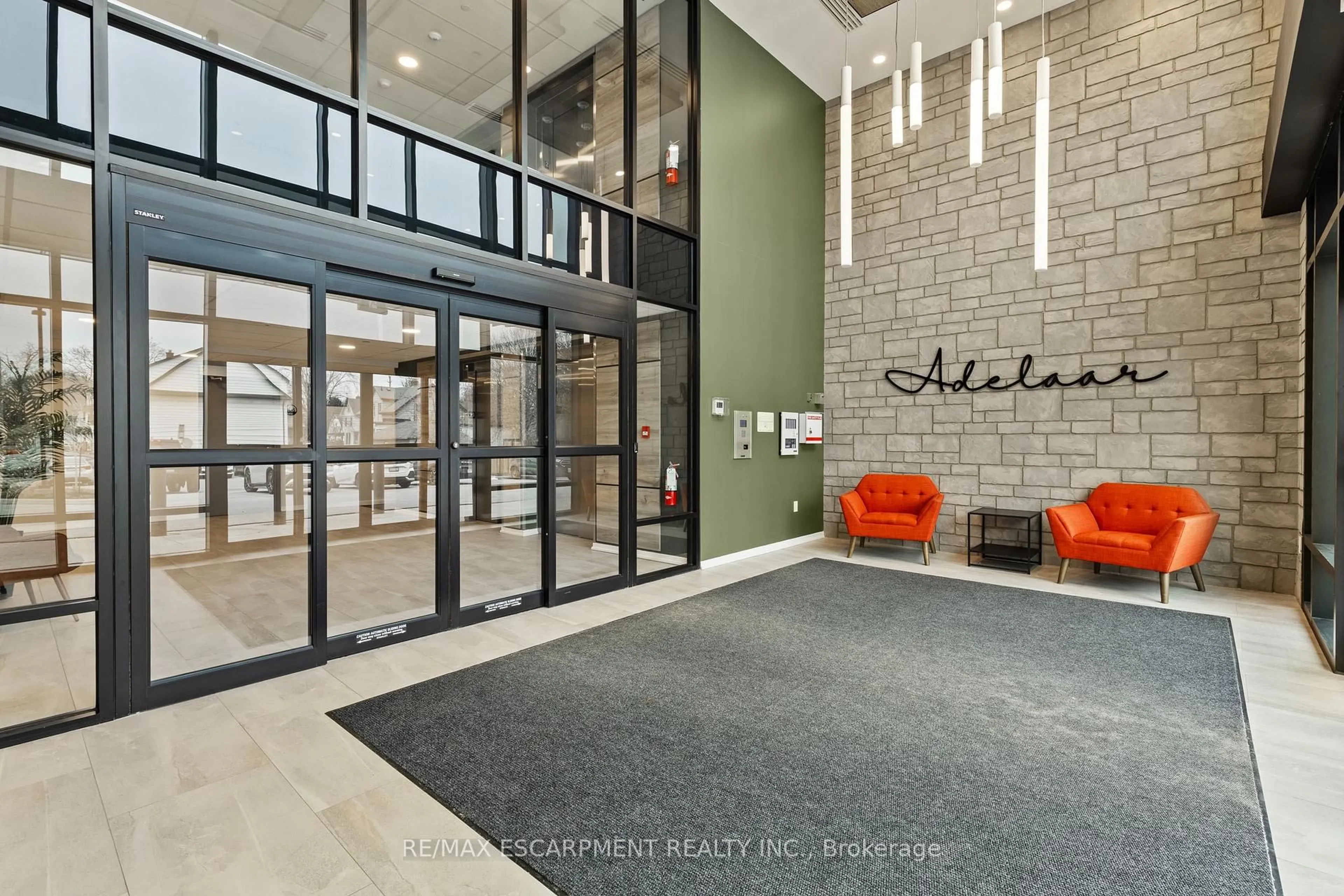 Indoor foyer for 3998 Victoria Ave #211, Lincoln Ontario L0R 2C0