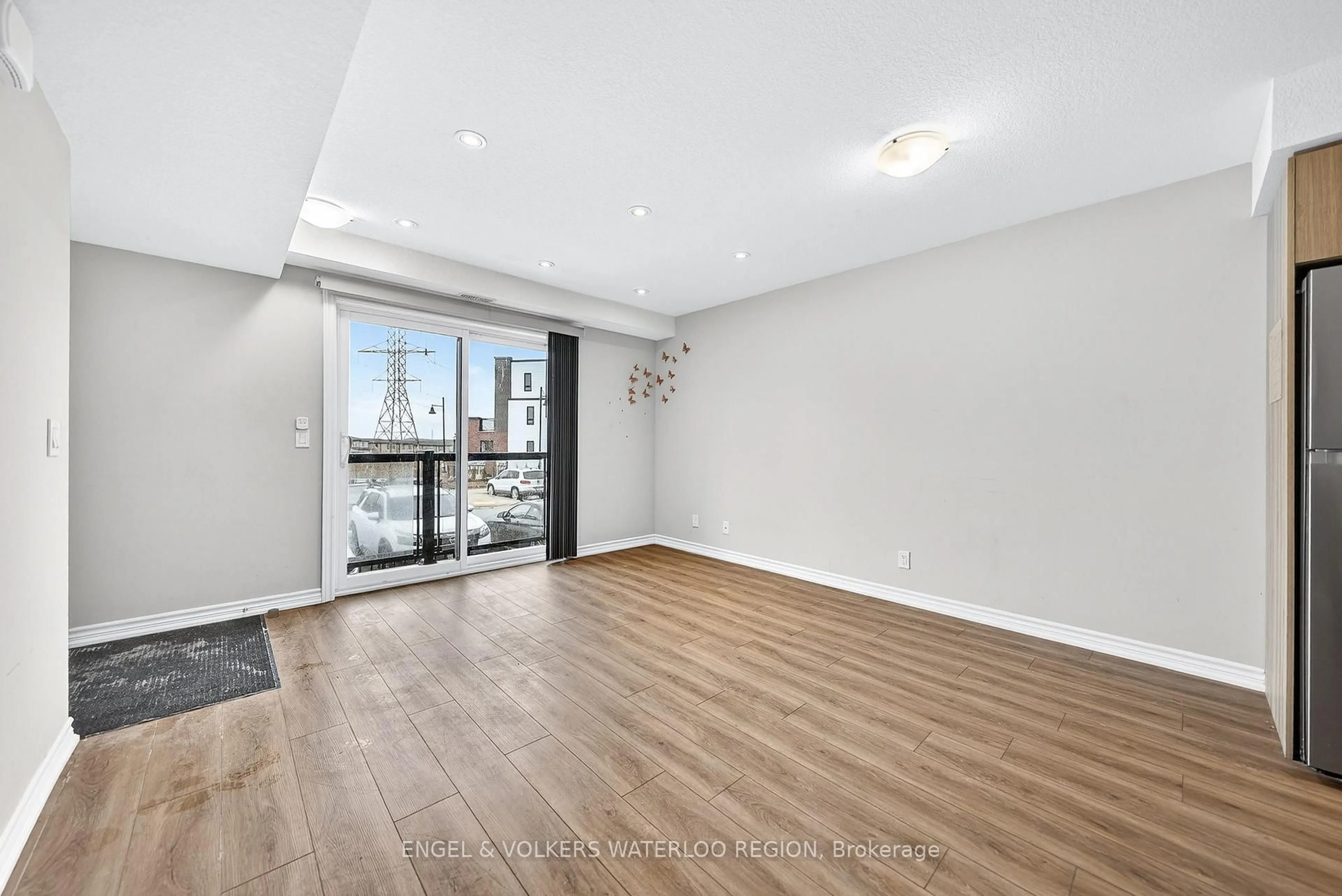 A pic of a room for 235 Chapel Hill Dr #5, Kitchener Ontario N2R 0S4