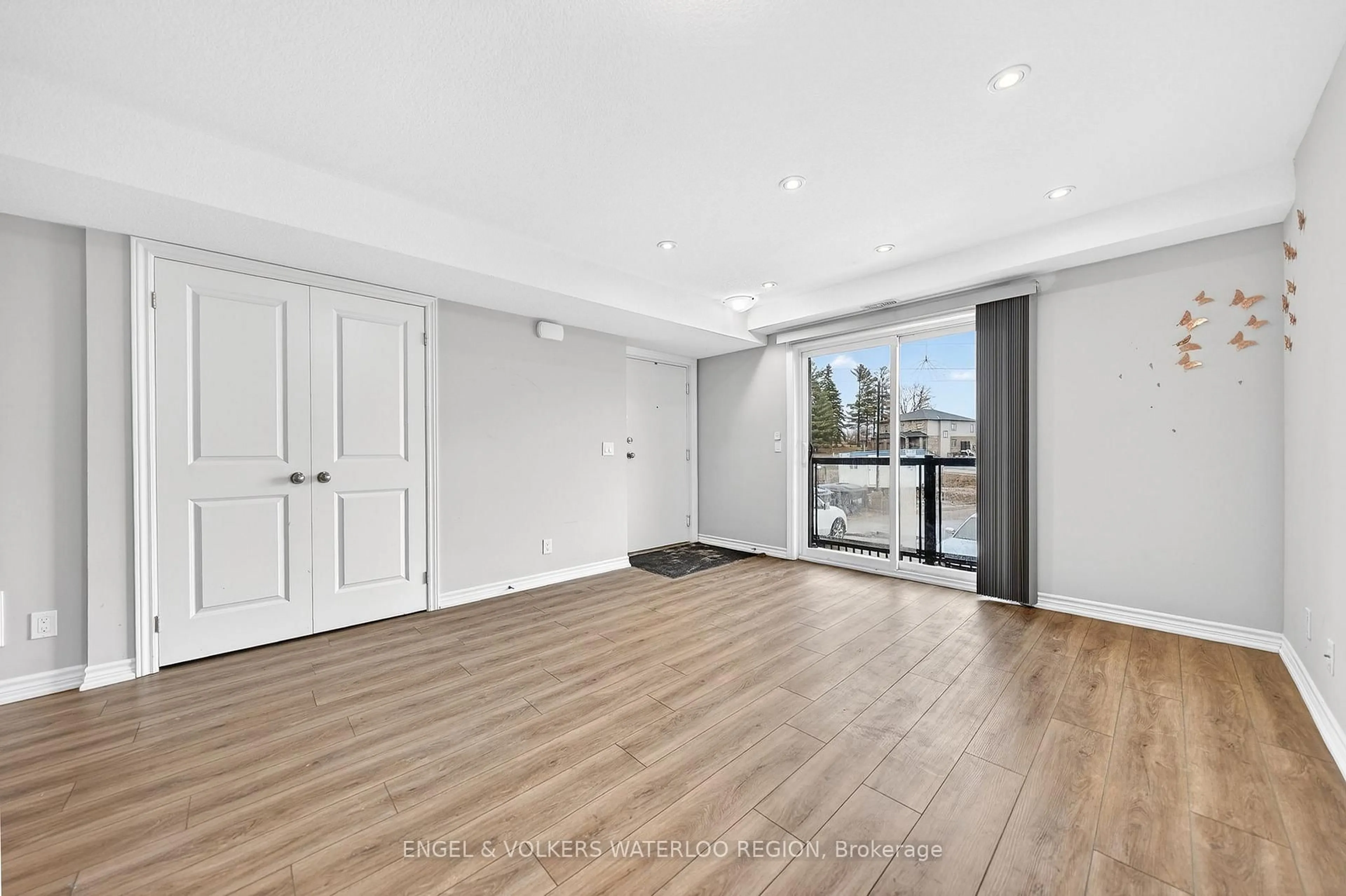 A pic of a room for 235 Chapel Hill Dr #5, Kitchener Ontario N2R 0S4