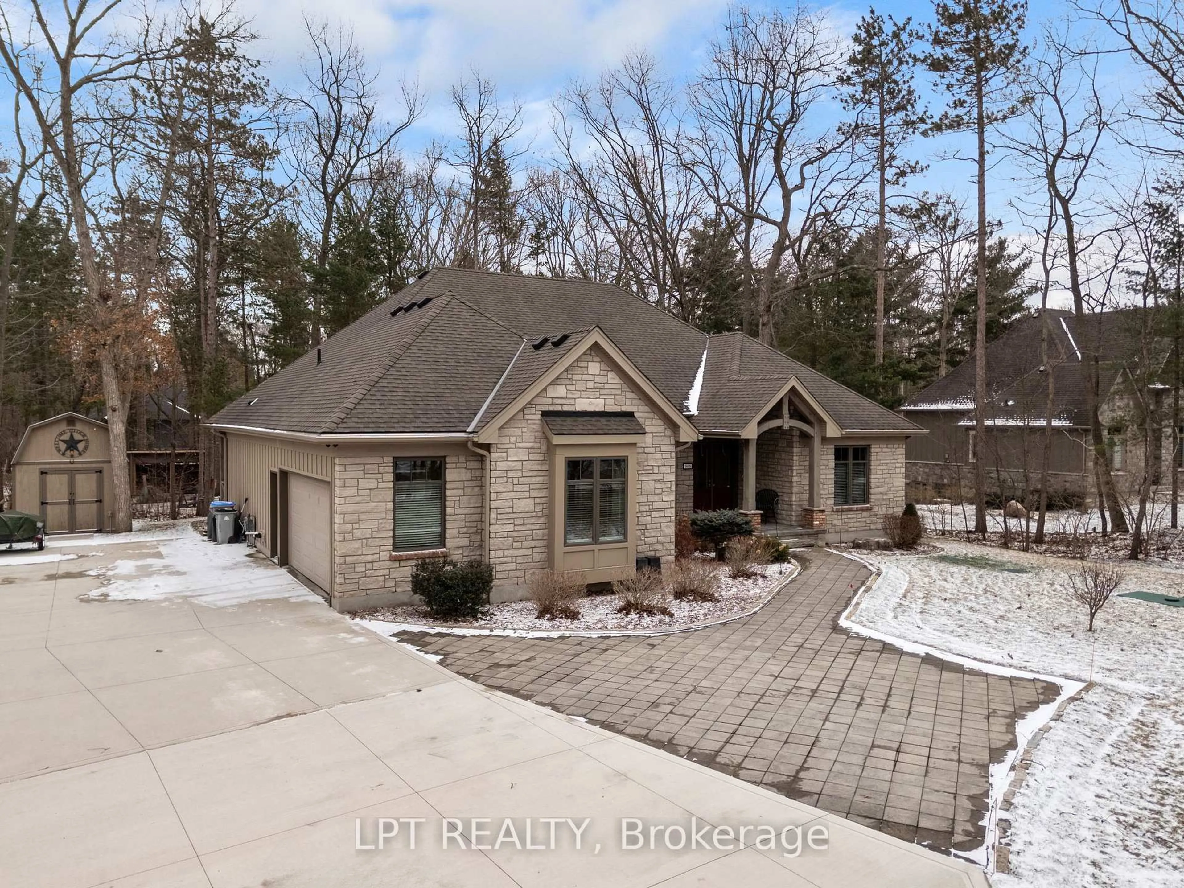 A pic from outside/outdoor area/front of a property/back of a property/a pic from drone, street for 8695 Timberwood Tr, Lambton Shores Ontario N0M 1T0