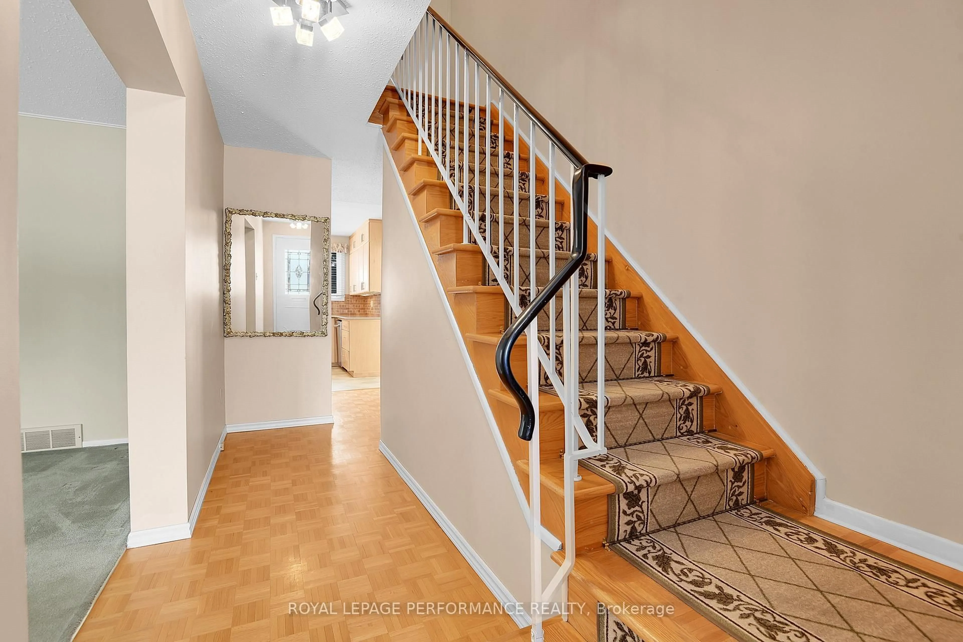 Unknown for 2166 Bickerton Ave, Ottawa Ontario K1J 6Y3