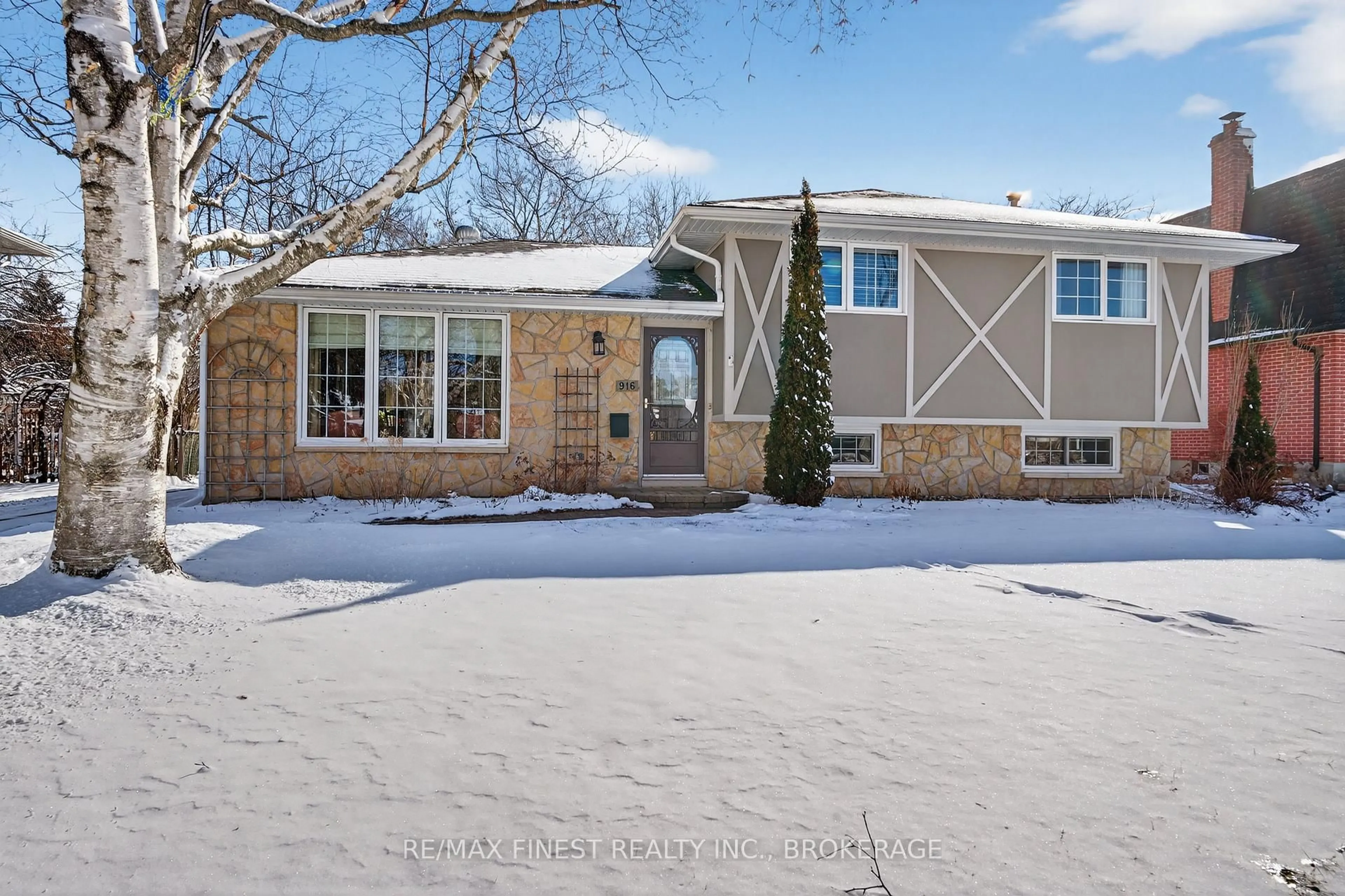 Unknown for 916 Percy Cres, Kingston Ontario K7M 4P5