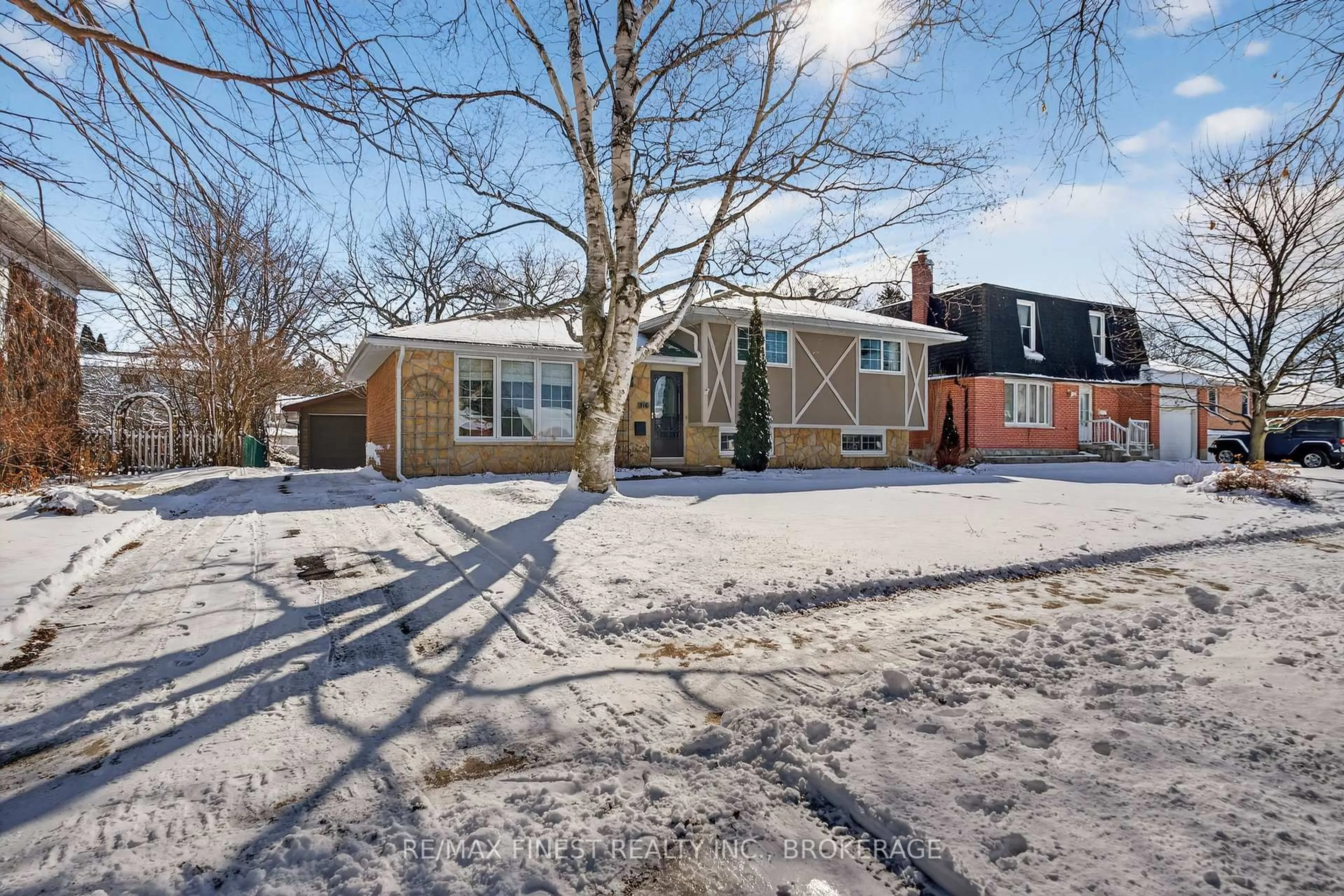 Home with brick exterior material, street for 916 Percy Cres, Kingston Ontario K7M 4P5