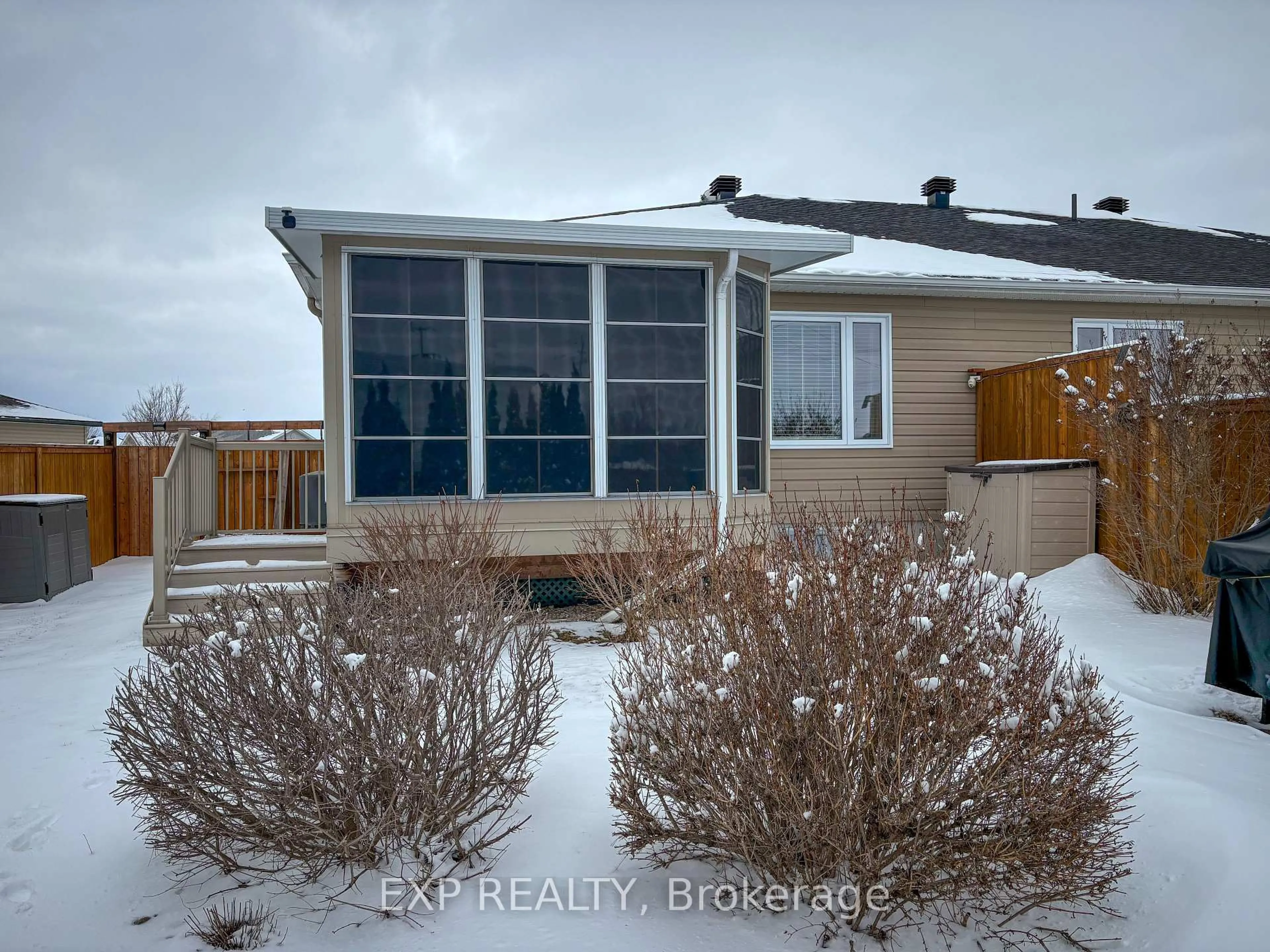 A pic from outside/outdoor area/front of a property/back of a property/a pic from drone, water/lake/river/ocean view for 182 Elk St, Renfrew Ontario K7V 1A0