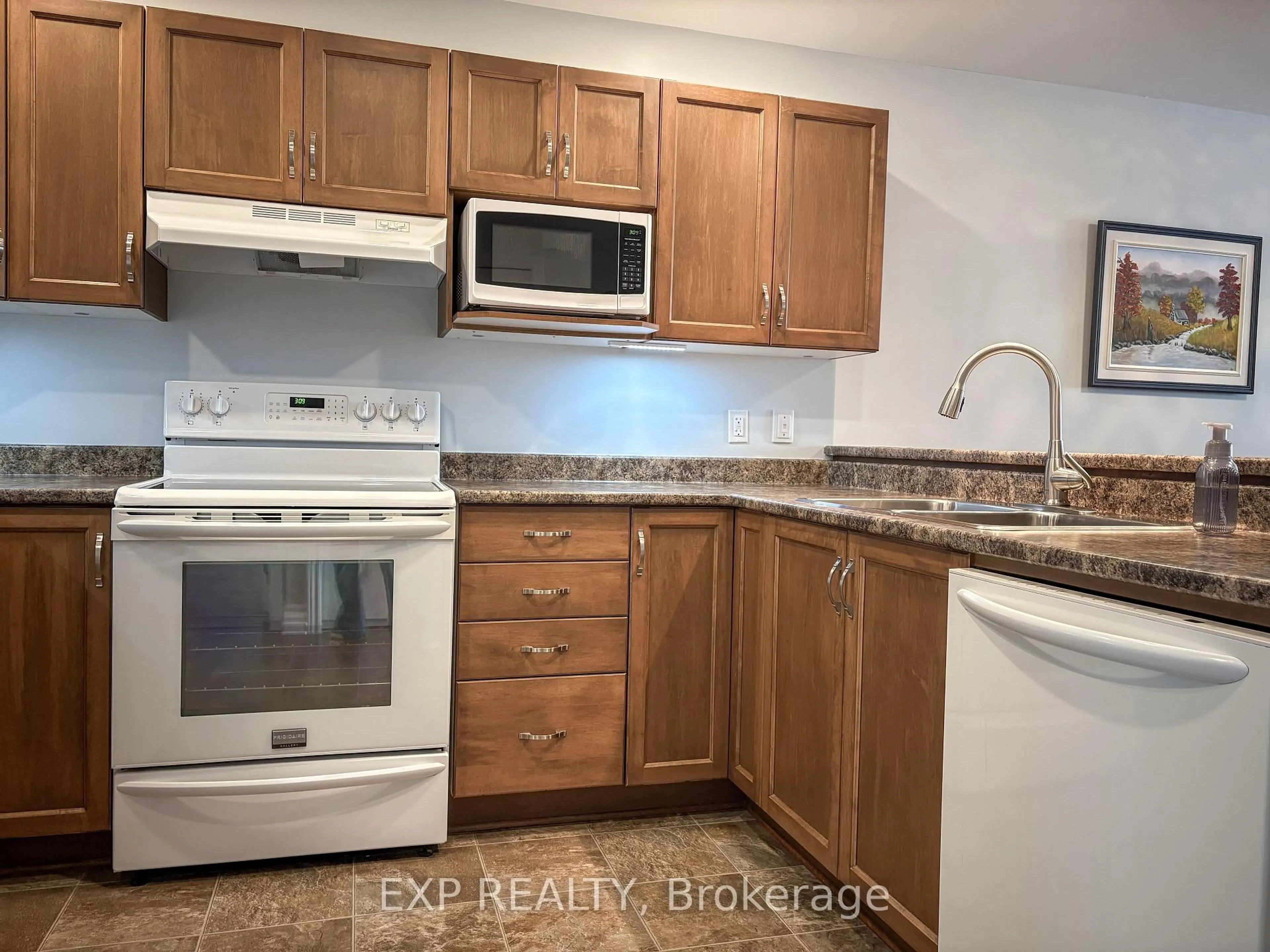 Standard kitchen, unknown for 182 Elk St, Renfrew Ontario K7V 1A0