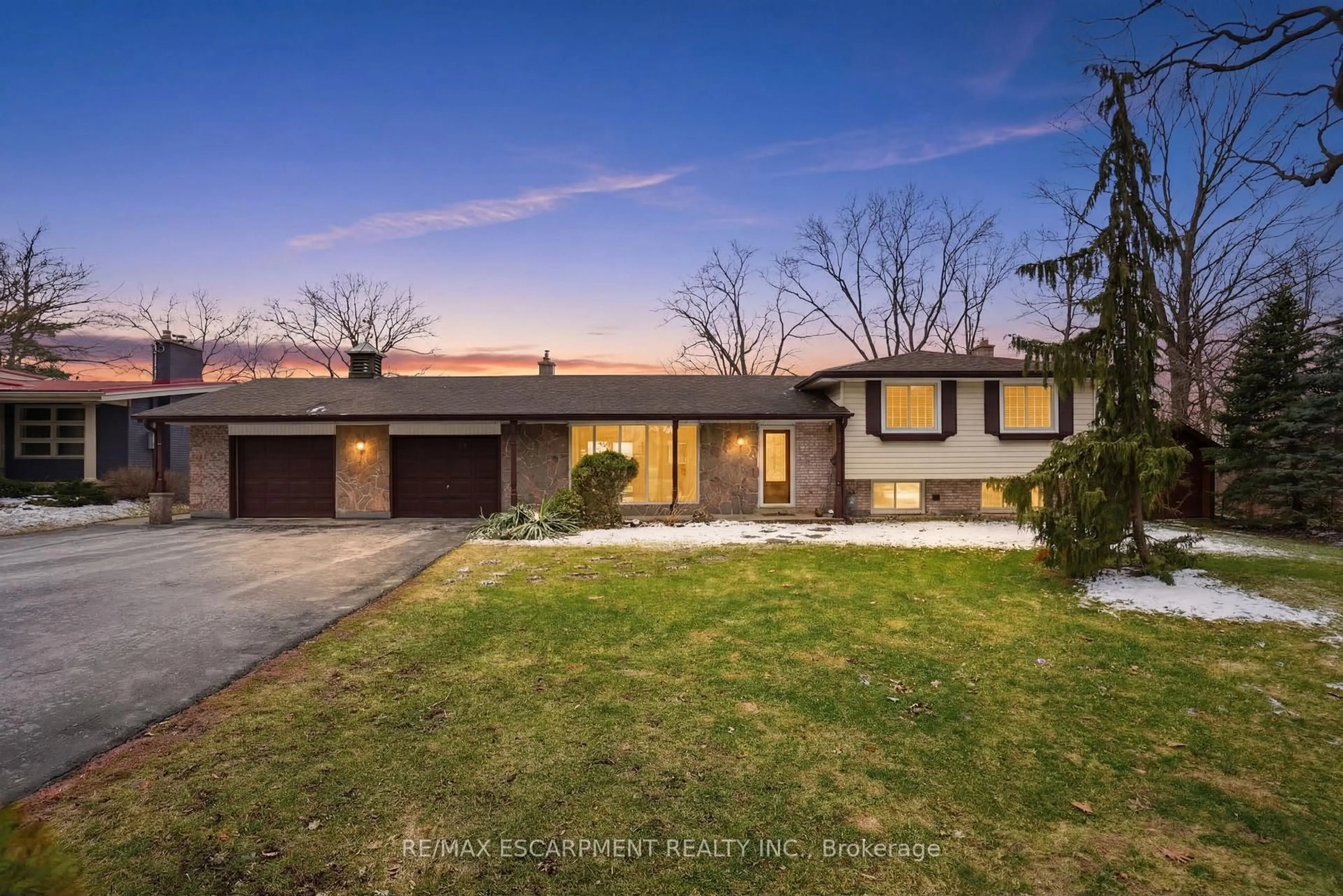 Home with brick exterior material, street for 1 Thorncrest Blvd, Hamilton Ontario L9H 7L1