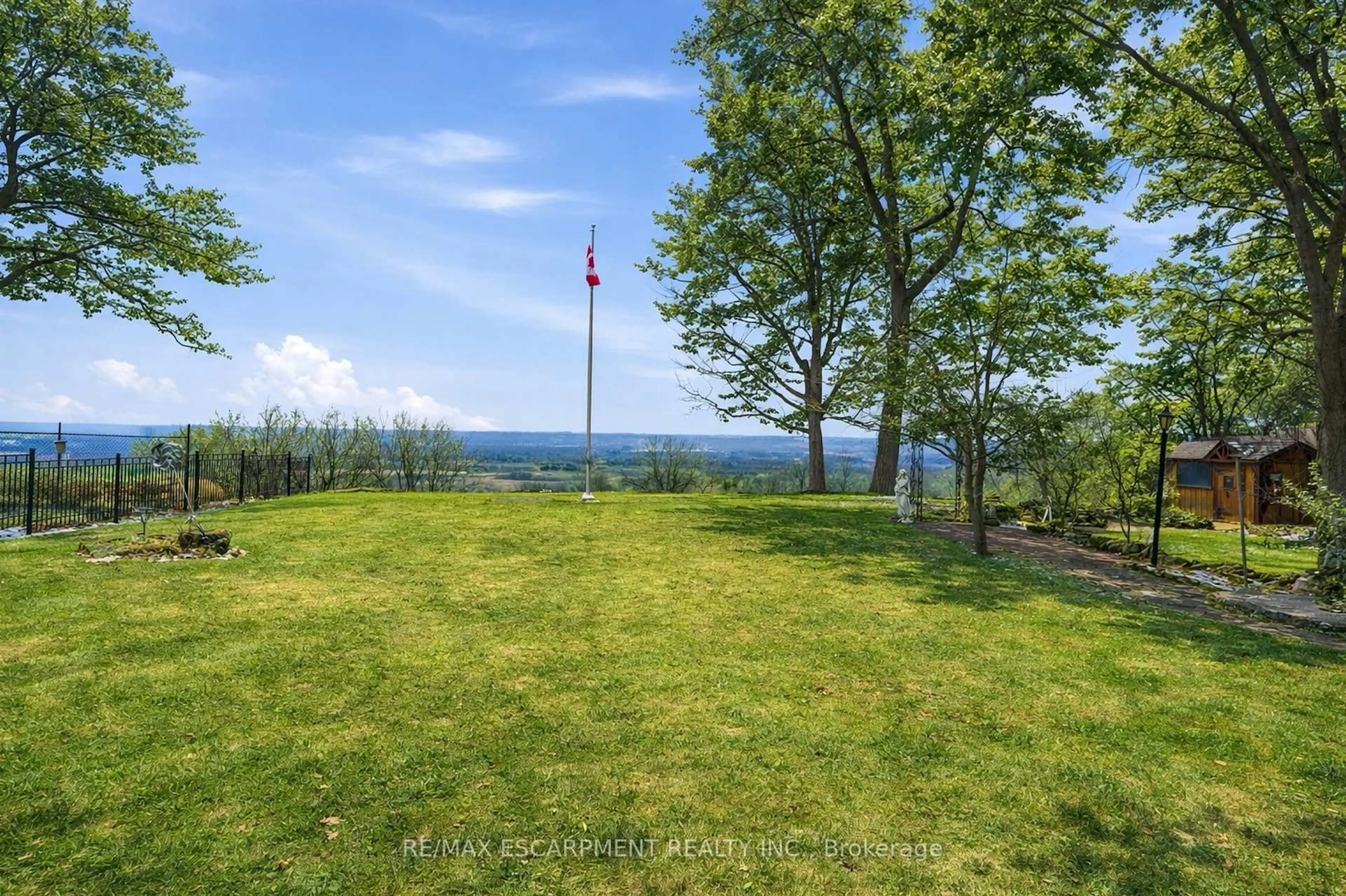 A pic from outside/outdoor area/front of a property/back of a property/a pic from drone, water/lake/river/ocean view for 1 Thorncrest Blvd, Hamilton Ontario L9H 7L1