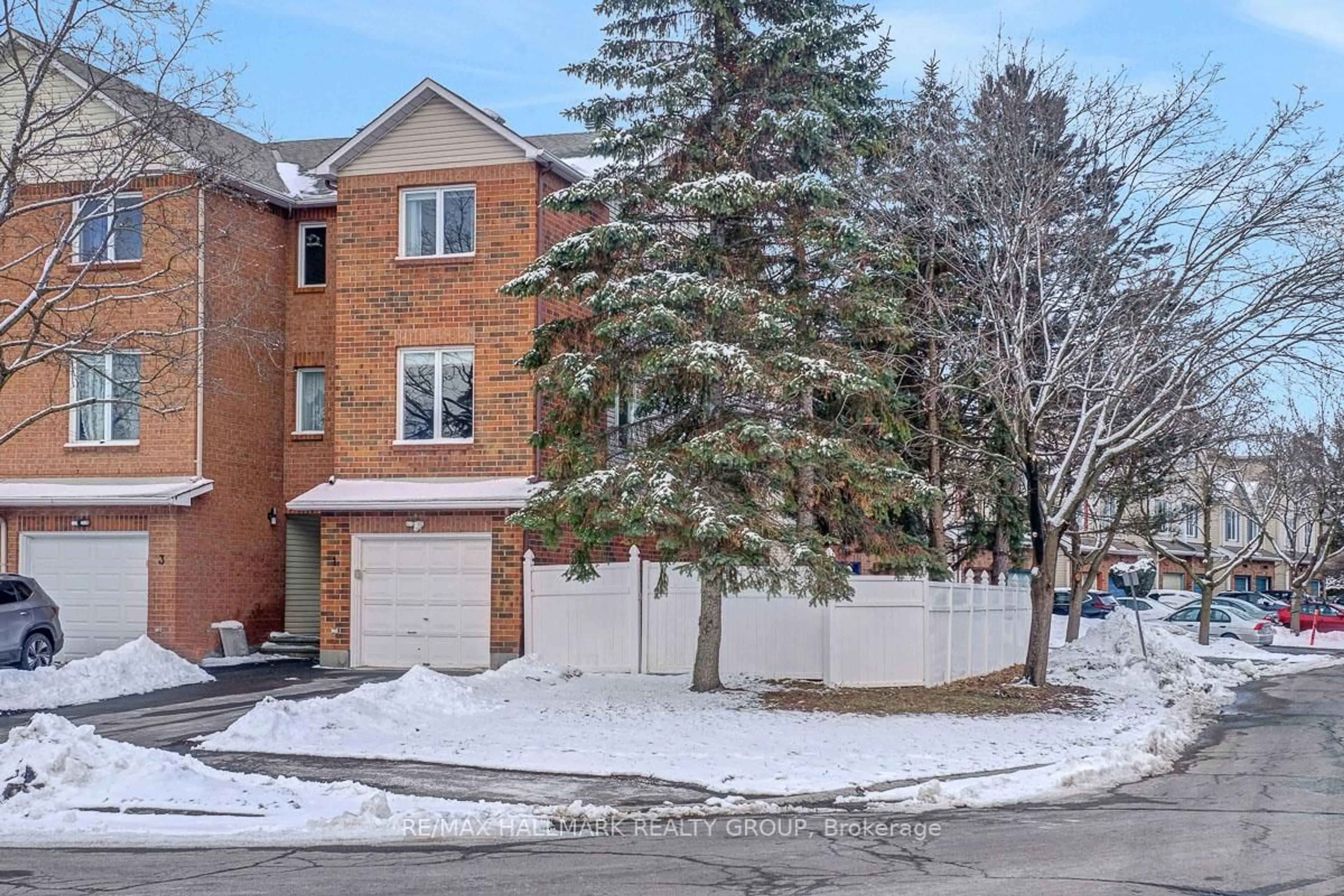 Unknown for 1 Rothbury Cres, Ottawa Ontario K1K 4N4