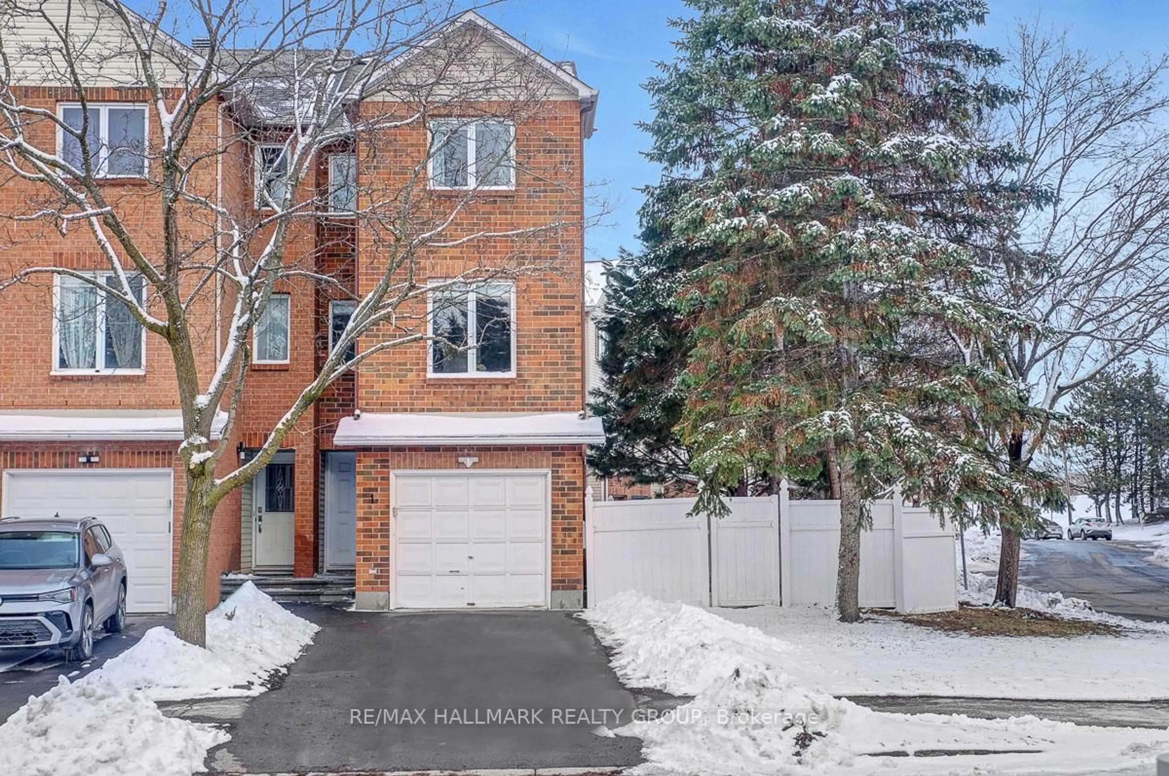 Unknown for 1 Rothbury Cres, Ottawa Ontario K1K 4N4