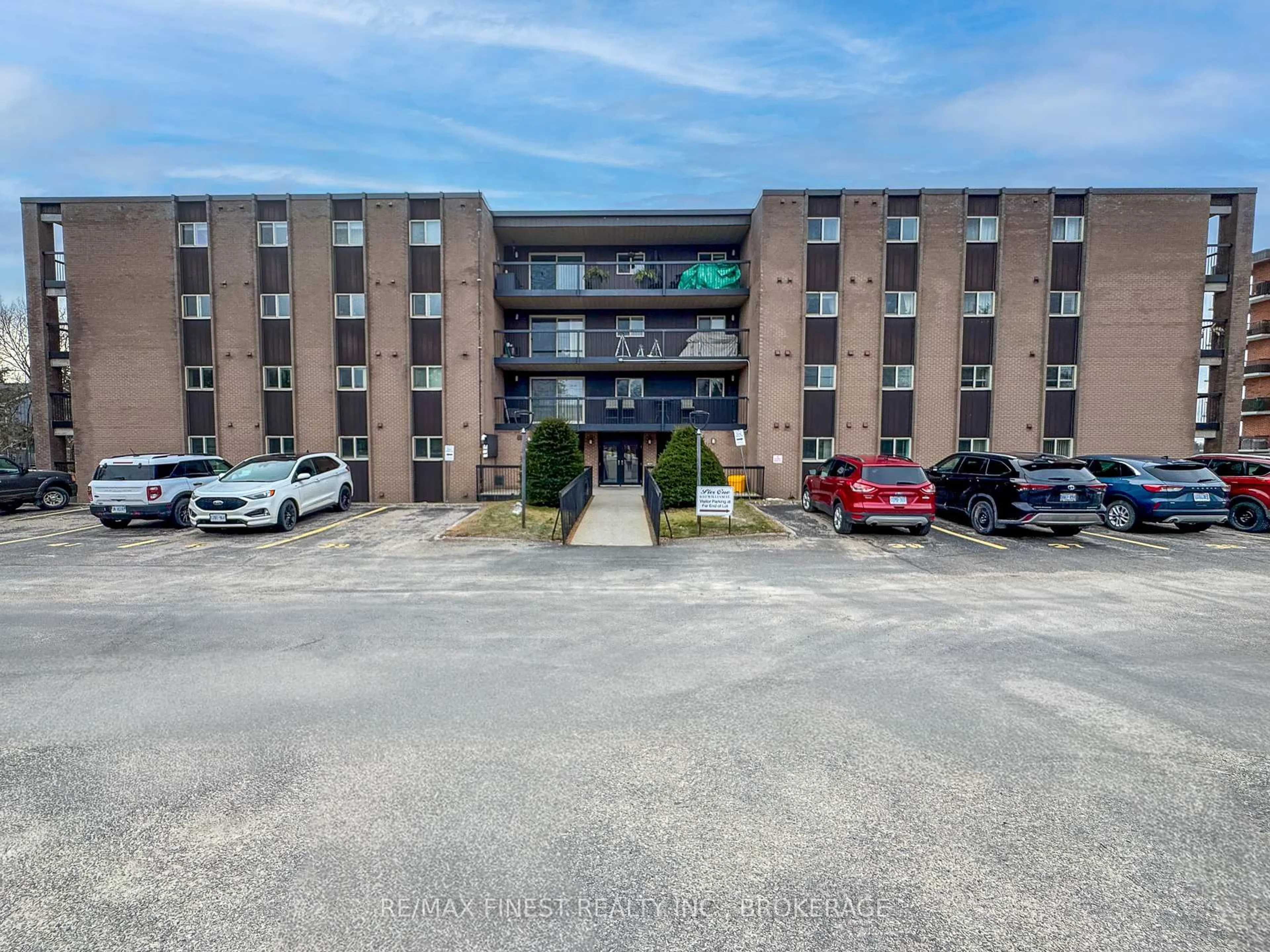 A pic from outside/outdoor area/front of a property/back of a property/a pic from drone, building for 610 William St #601, Gananoque Ontario K7G 3A4