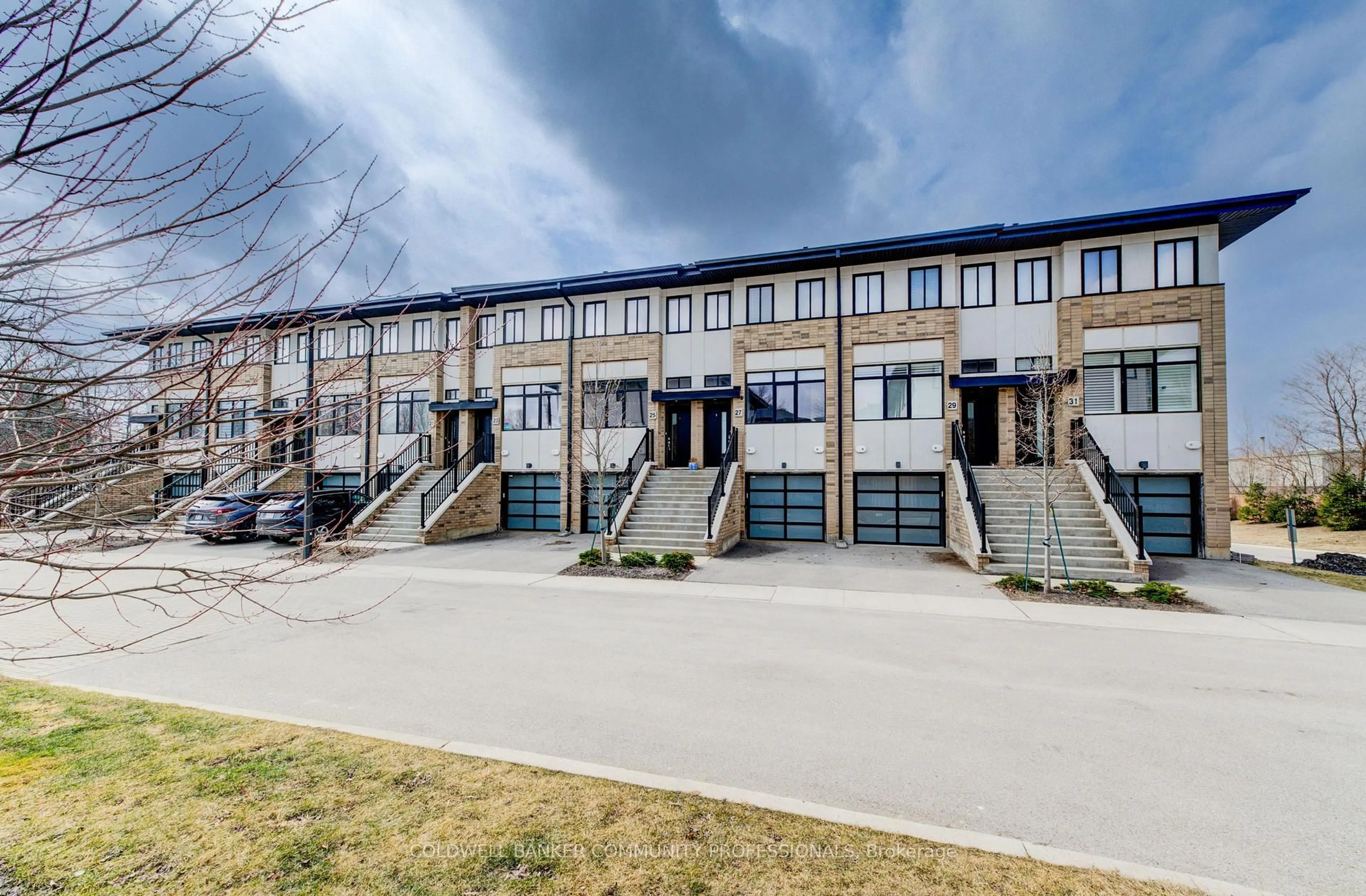 A pic from outside/outdoor area/front of a property/back of a property/a pic from drone, unknown for 29 Wilings Lane, Hamilton Ontario L9G 0H3