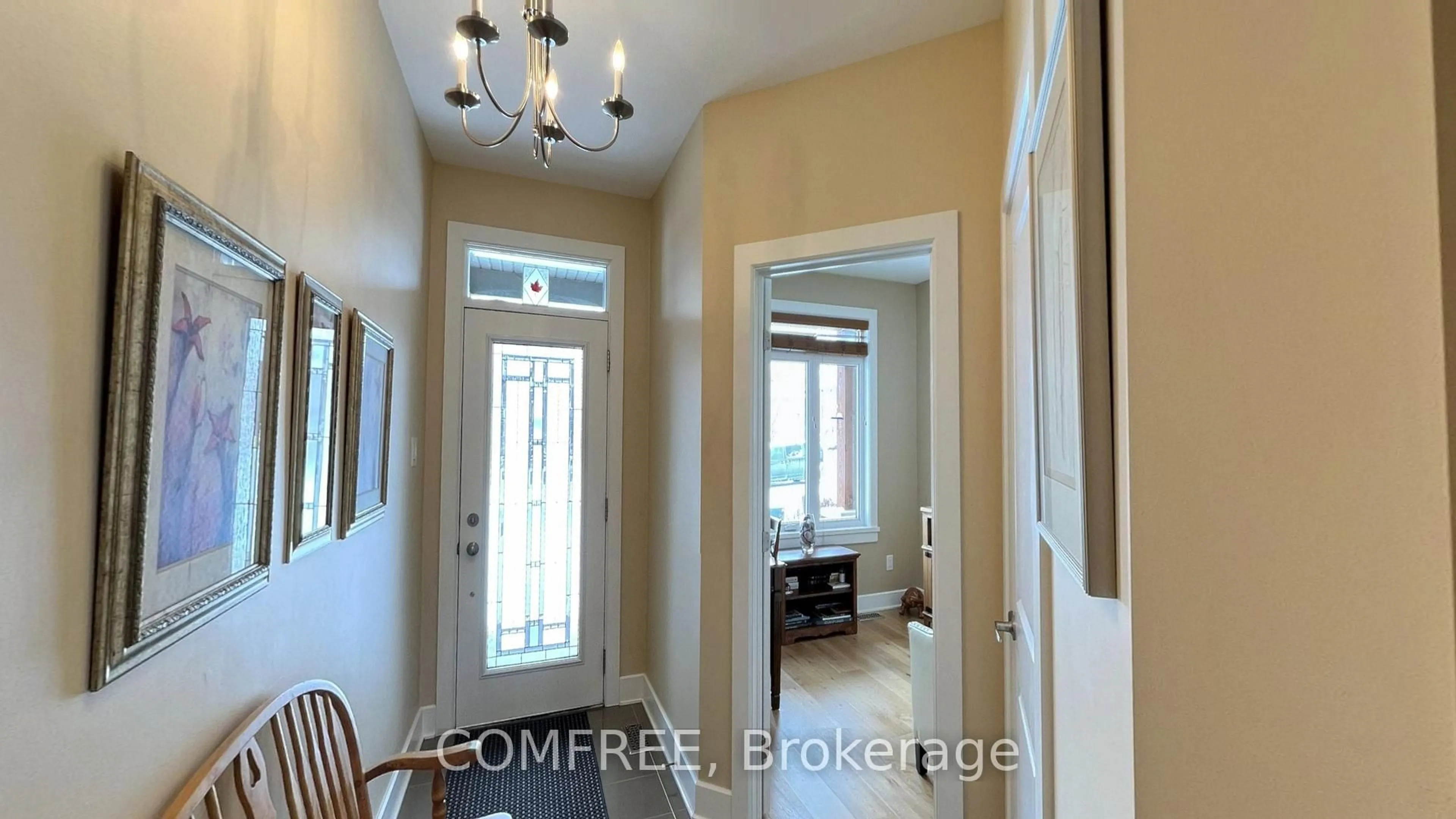 Indoor entryway for 608 Robert Hill St, Almonte Ontario K0A 1A0