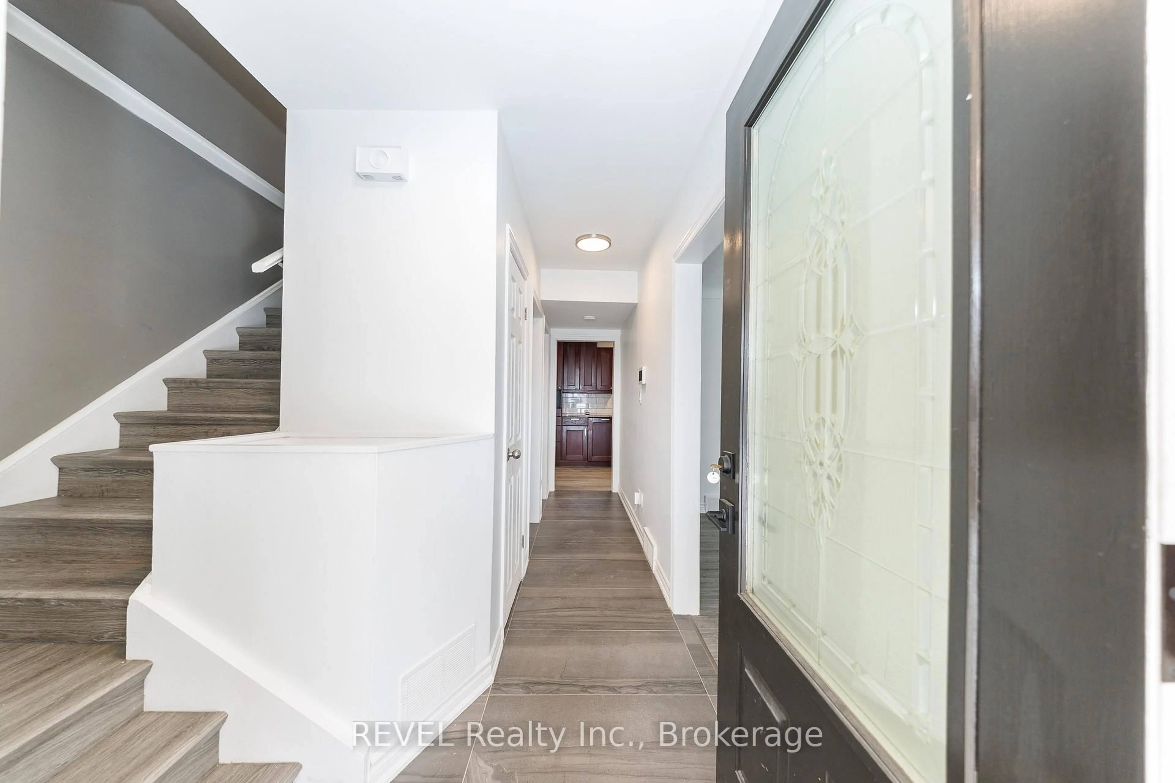 Indoor entryway for 19 Claremount Circ, Welland Ontario L3C 2P4