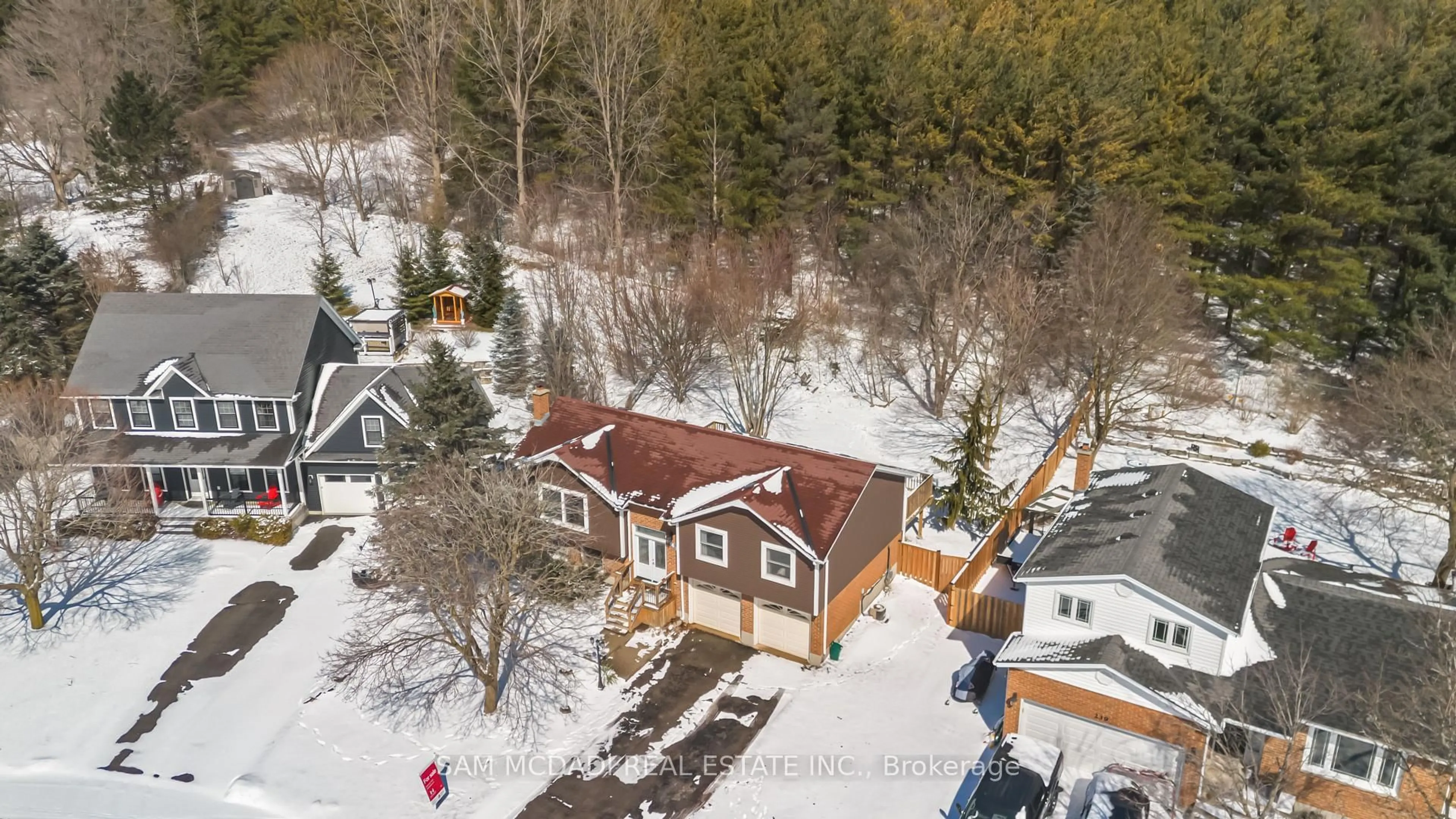 A pic from outside/outdoor area/front of a property/back of a property/a pic from drone, street for 241 Christie St, Guelph/Eramosa Ontario N0B 2K0