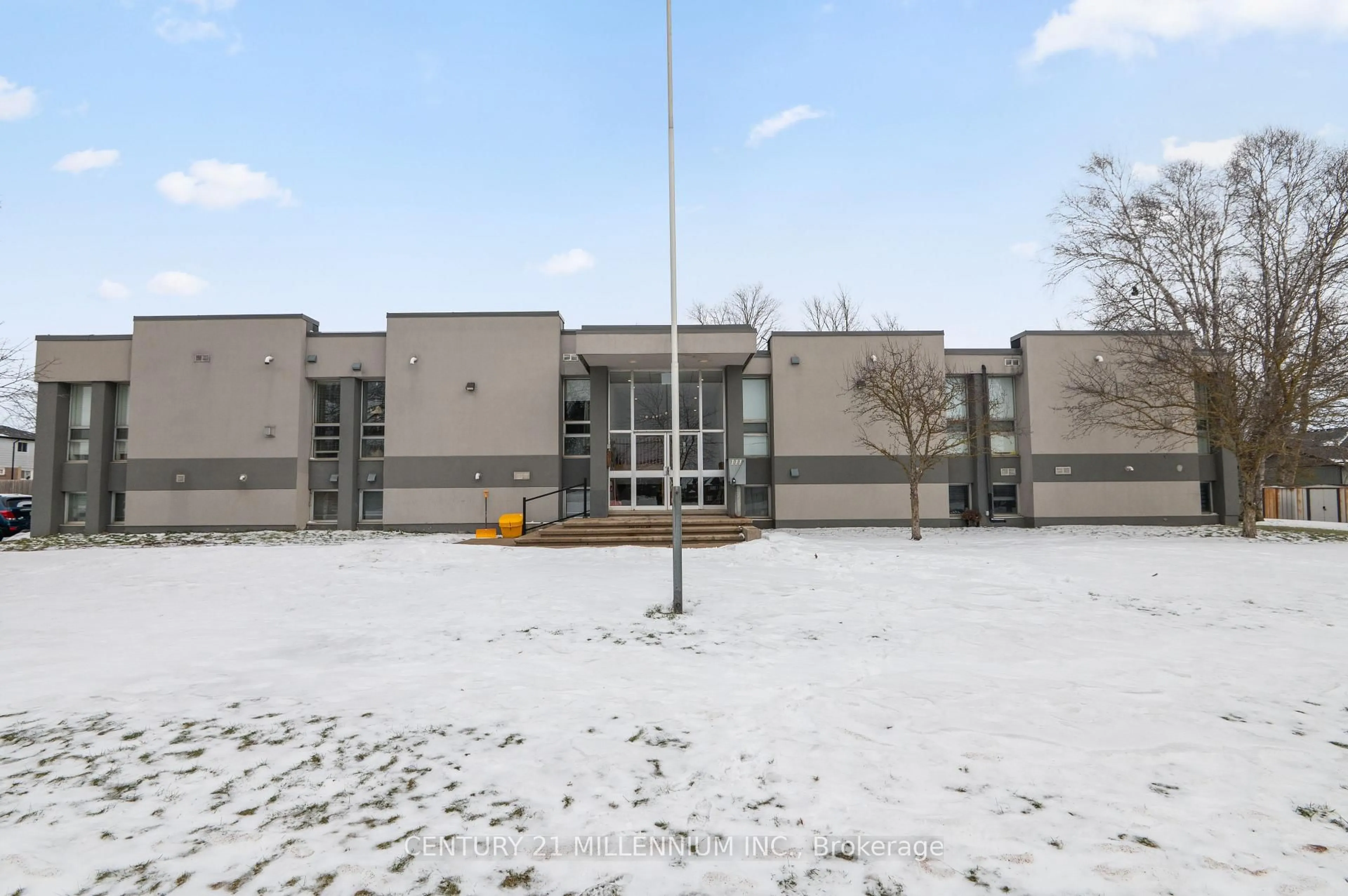 Indoor foyer for 111 Main St #207, East Luther Grand Valley Ontario L9W 6E3