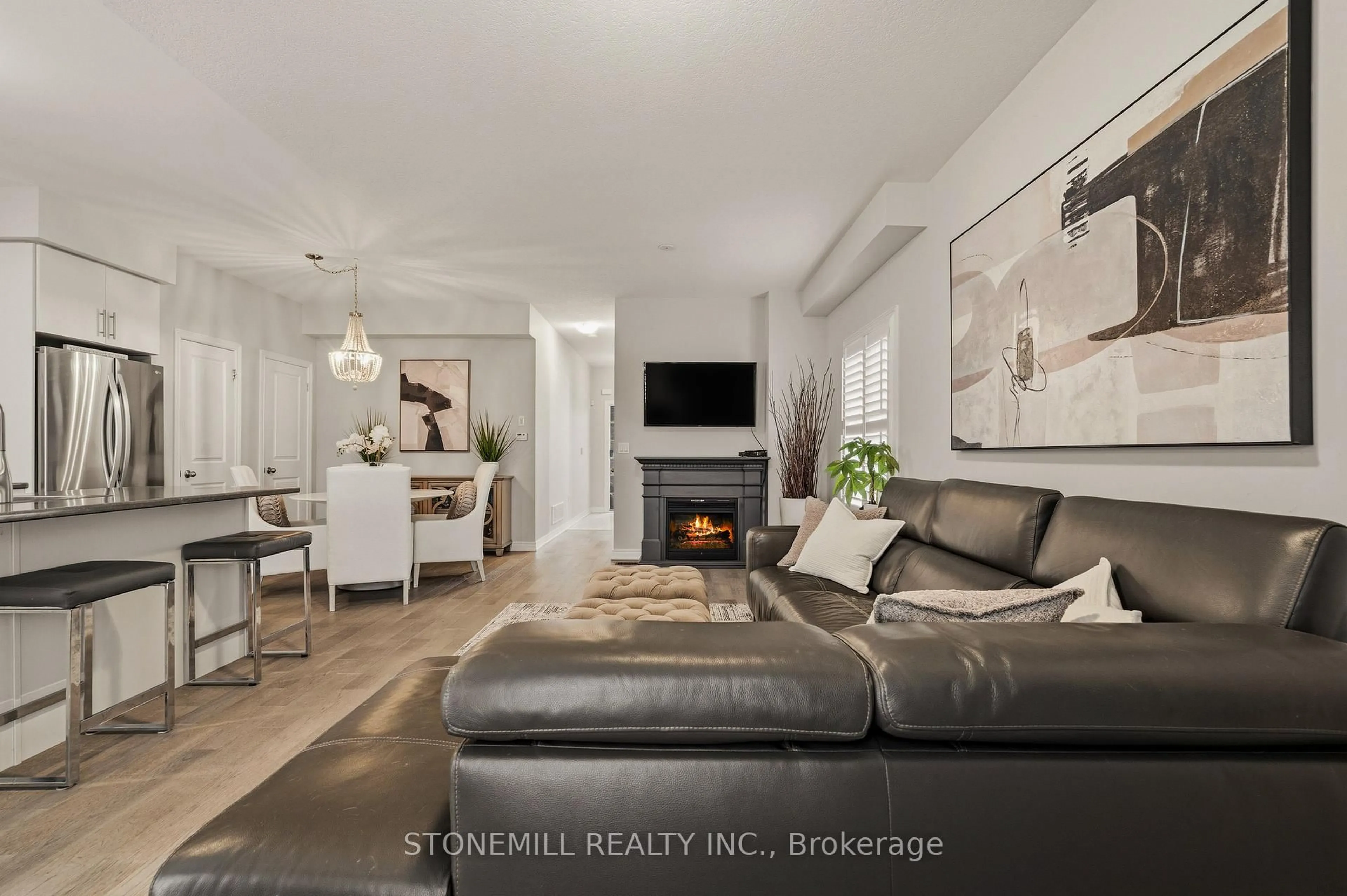 Living room with furniture, unknown for 78 Starling Dr, Hamilton Ontario L9A 2P5