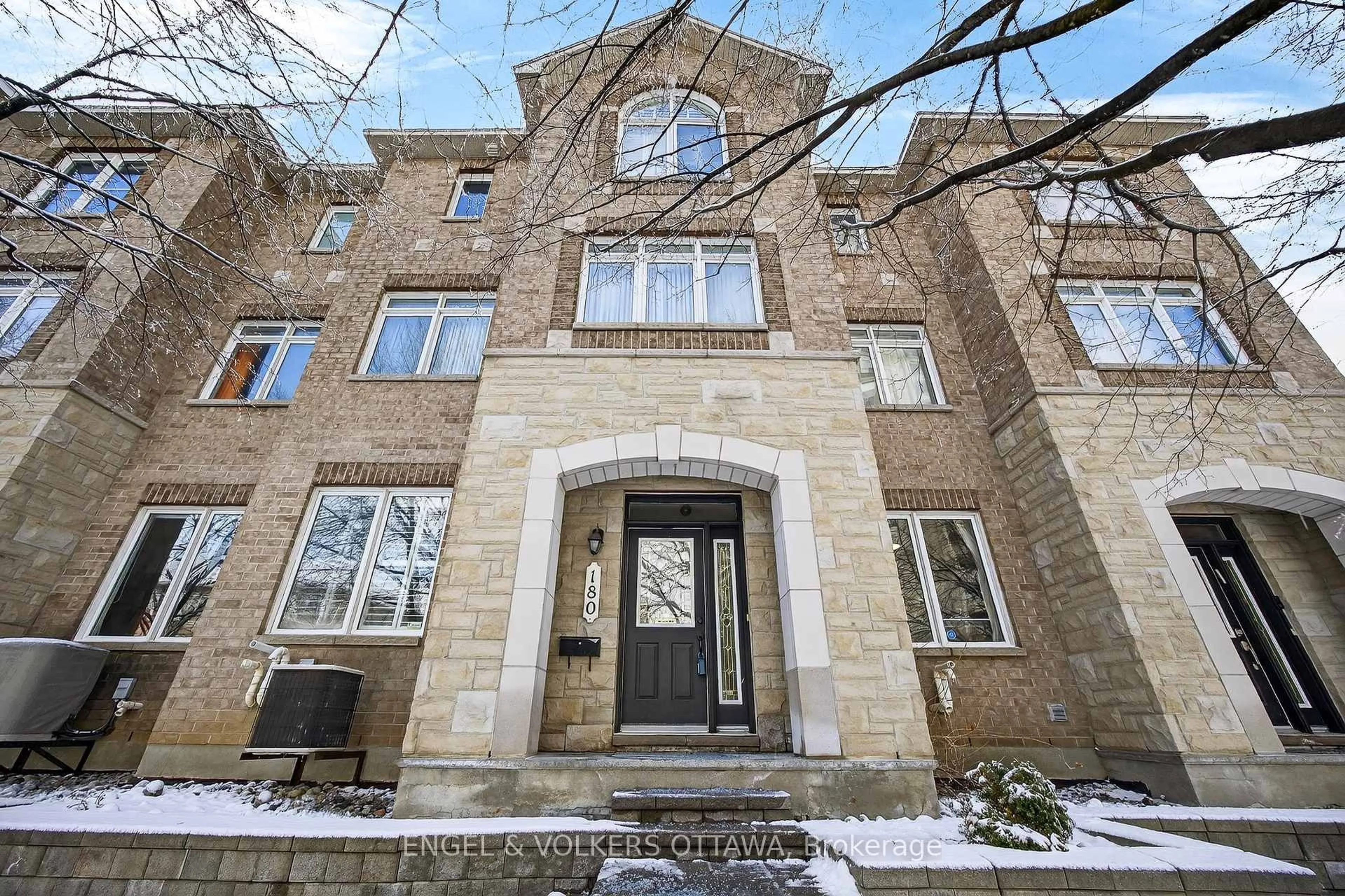 Unknown for 180 Lanark Ave, Ottawa Ontario K1Z 1E5