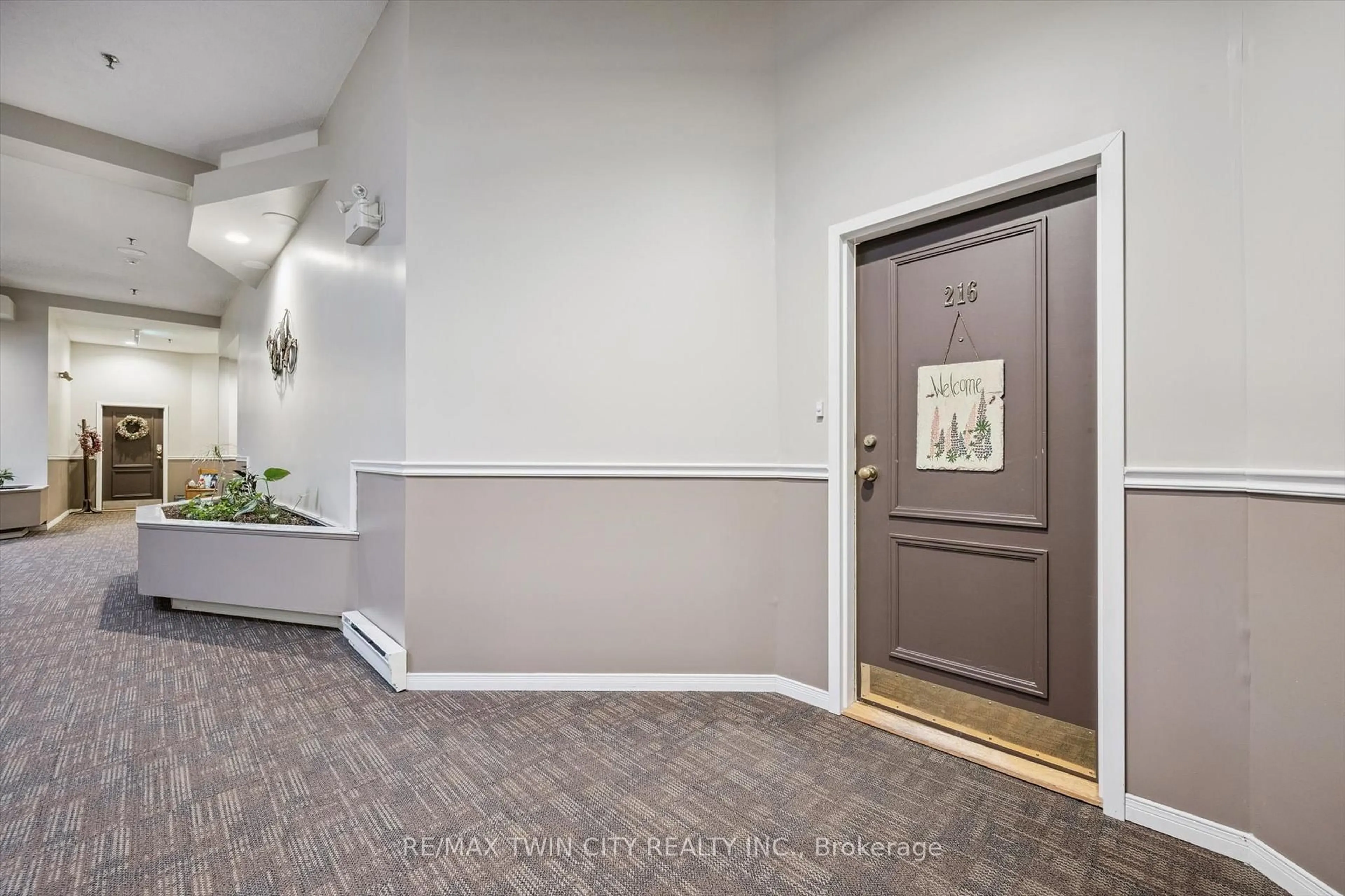 Indoor entryway for 1009 Queenston Rd #216, Cambridge Ontario N3H 3K7