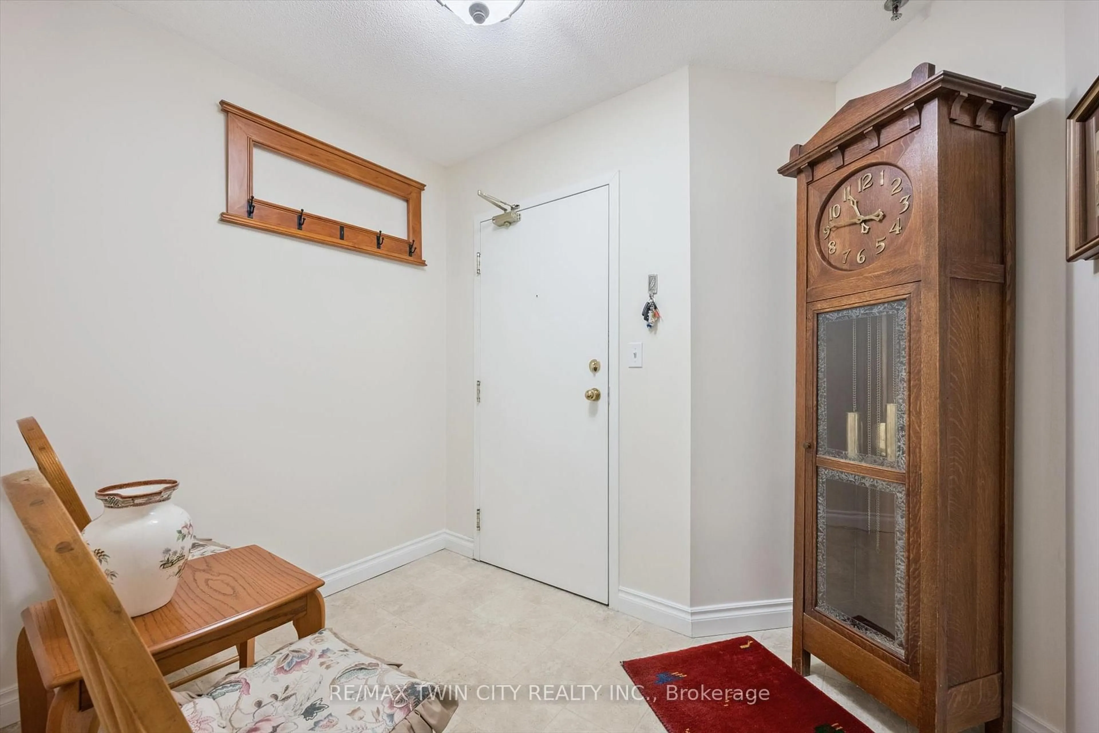 Indoor entryway for 1009 Queenston Rd #216, Cambridge Ontario N3H 3K7