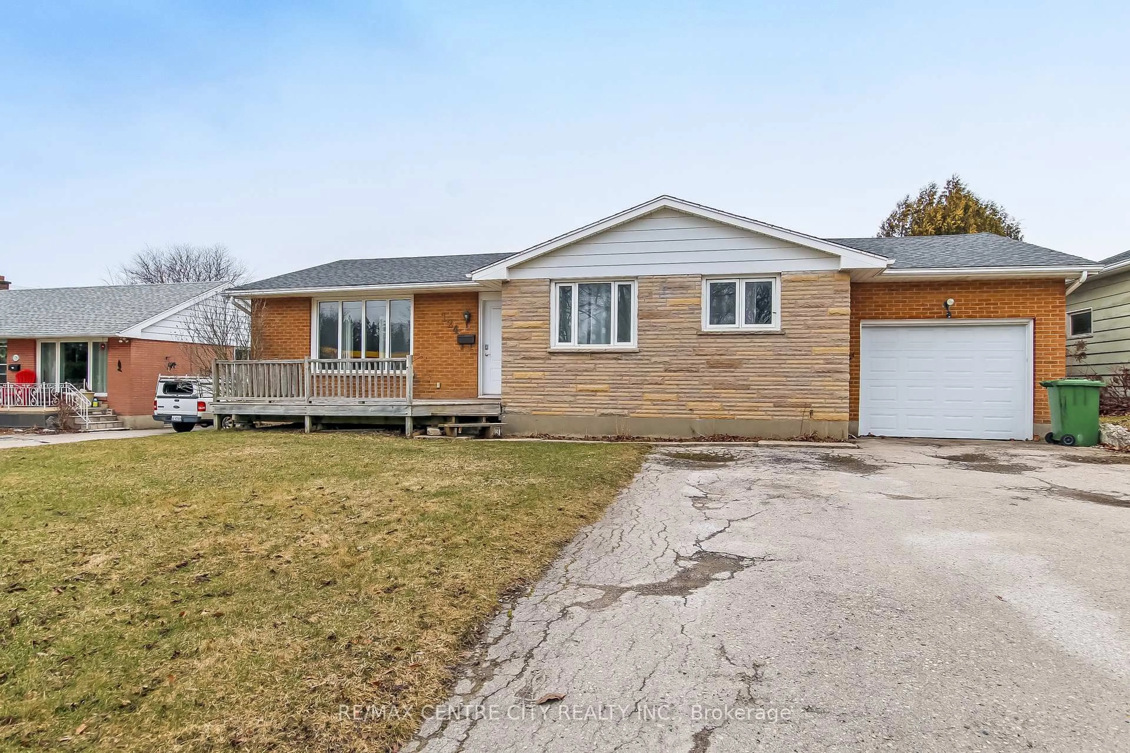 Home with brick exterior material, street for 124 Fairview Ave, St. Thomas Ontario N5R 4X6