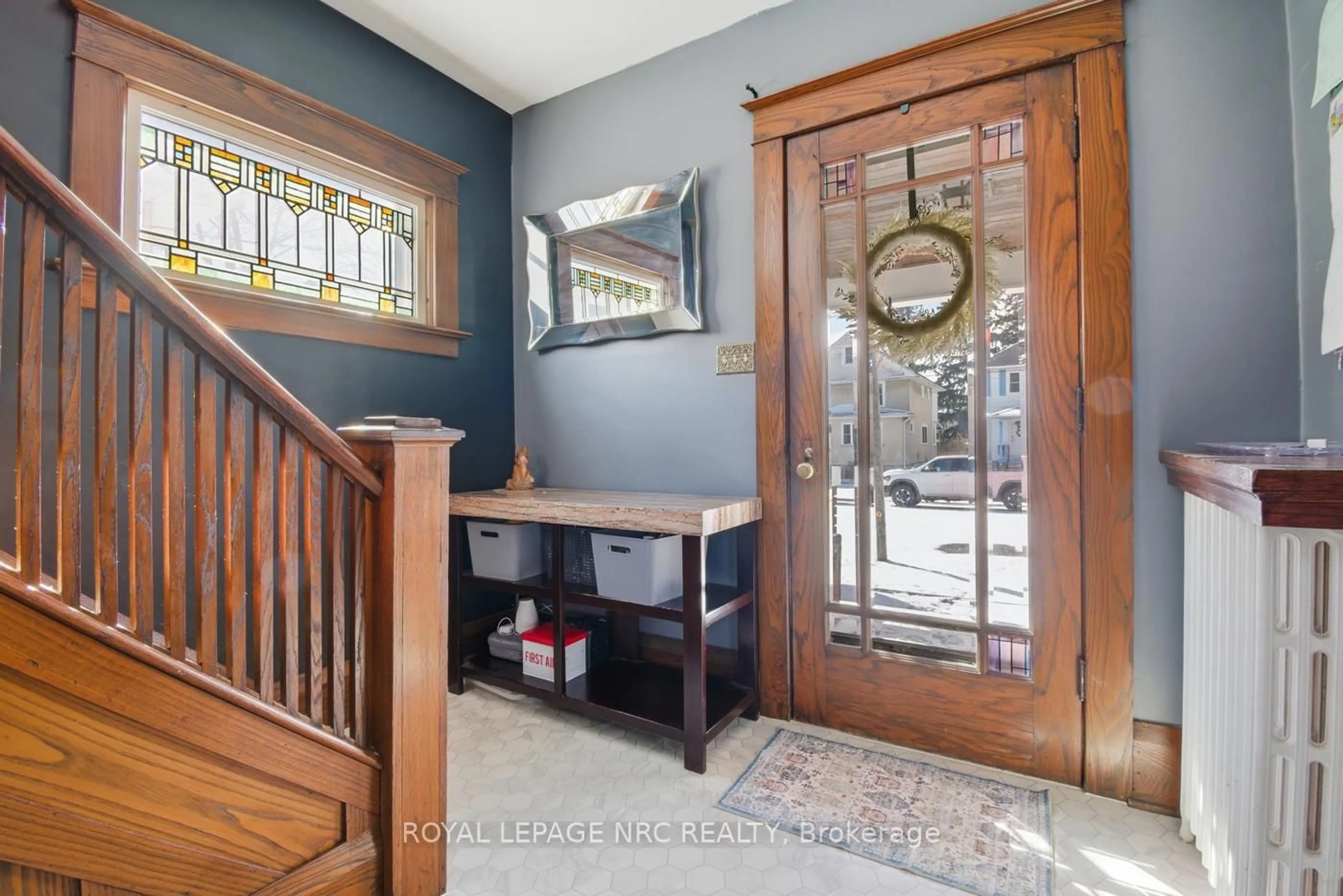 Indoor entryway for 253 Alexandra St, Port Colborne Ontario L3K 2Y9
