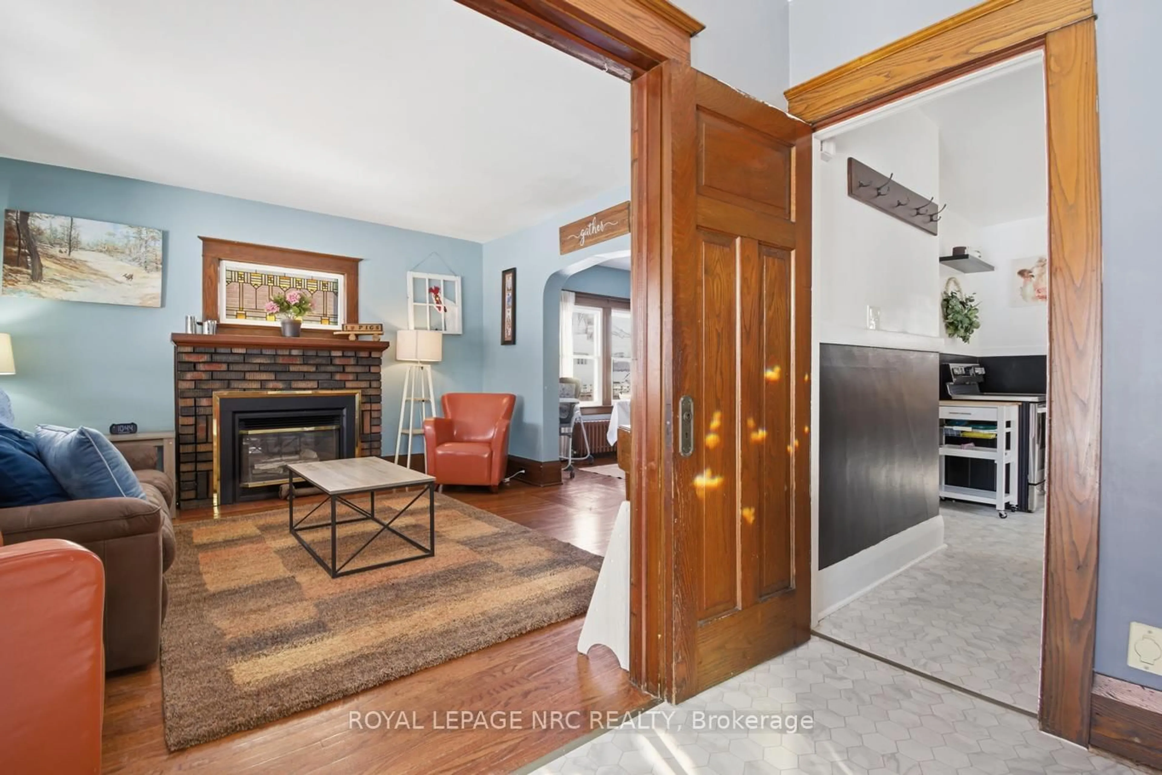 Indoor entryway for 253 Alexandra St, Port Colborne Ontario L3K 2Y9