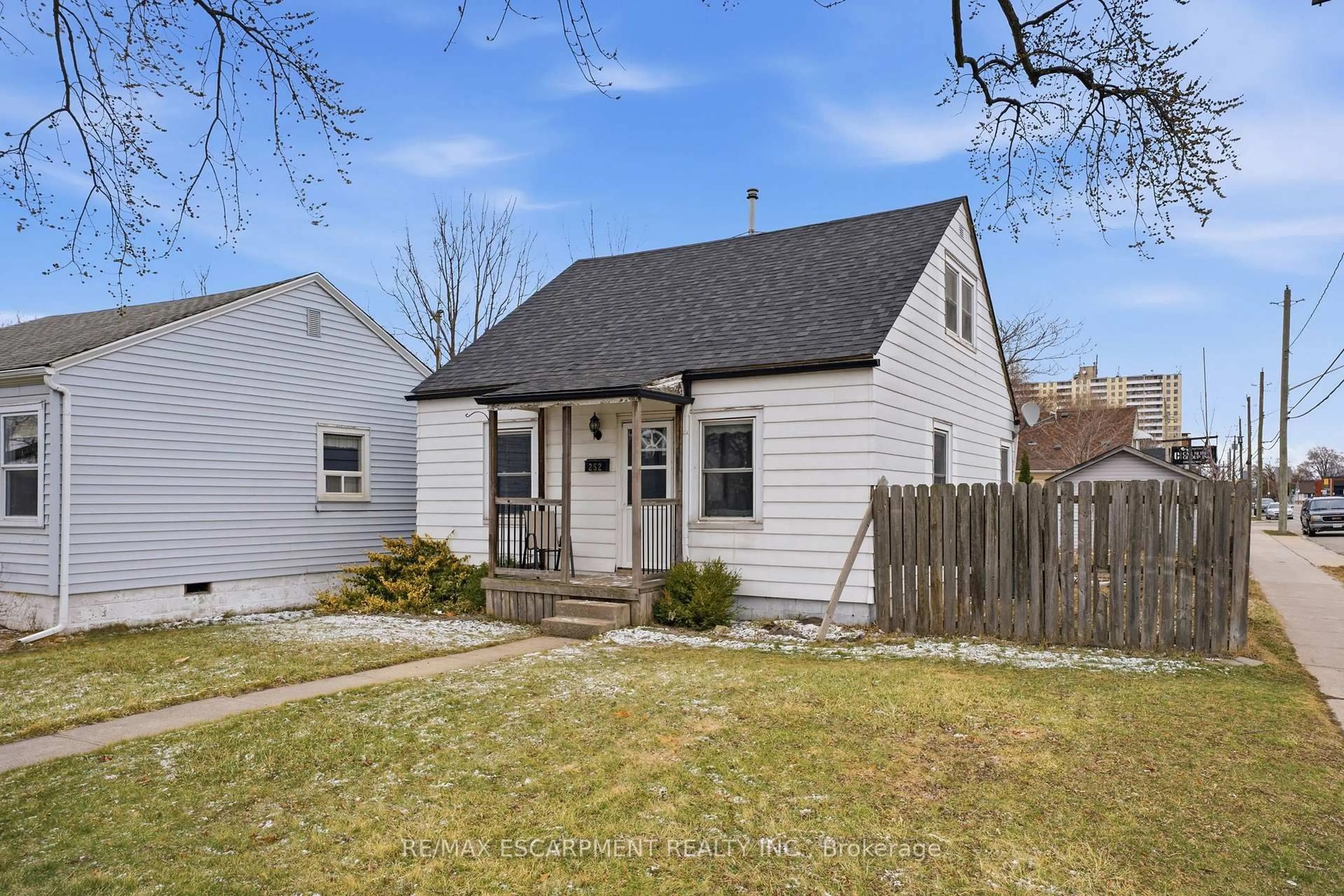 Unknown for 252 Ivon Ave, Hamilton Ontario L8H 5T2
