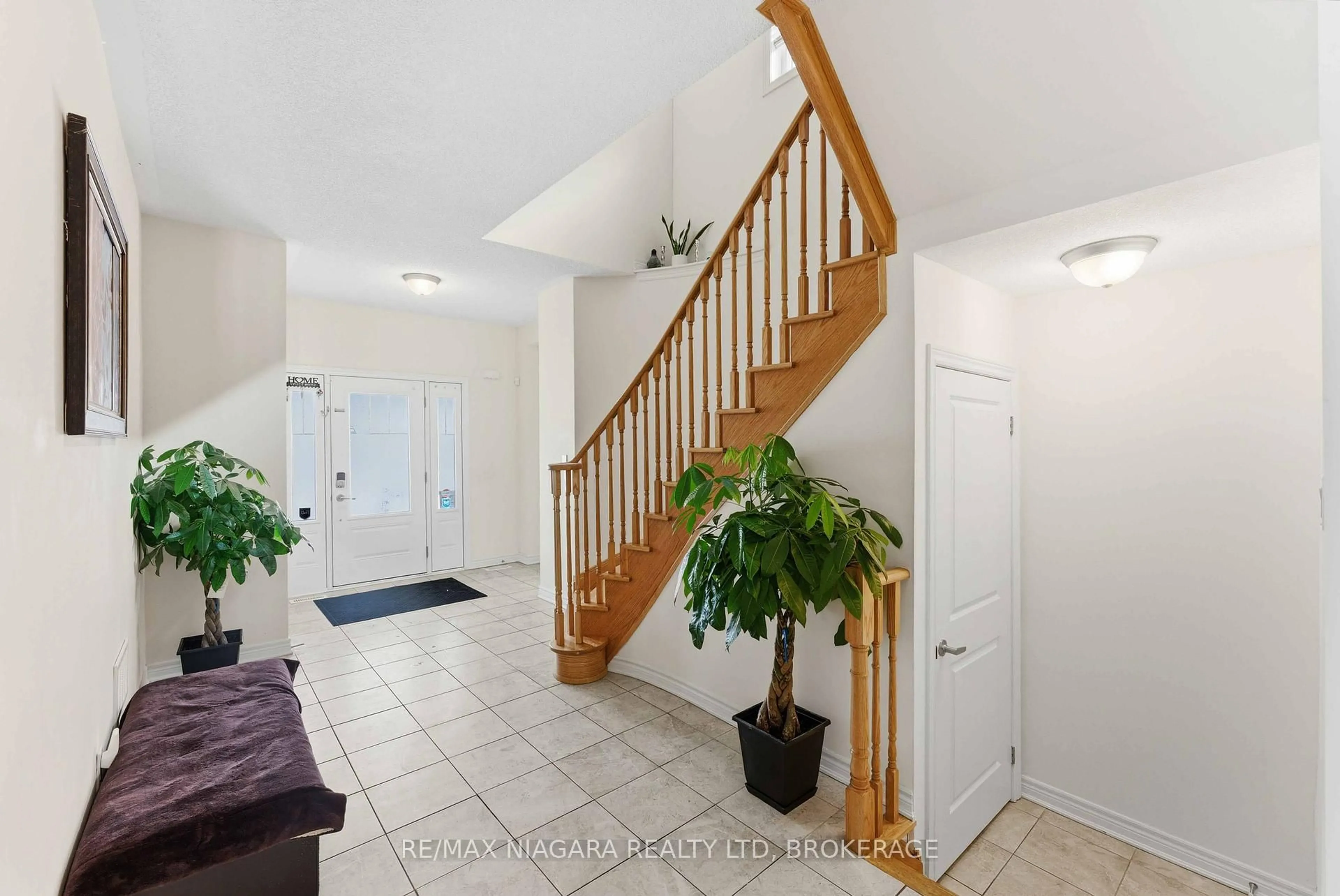 Indoor entryway for 91 Homestead Way, Thorold Ontario L2V 0B7